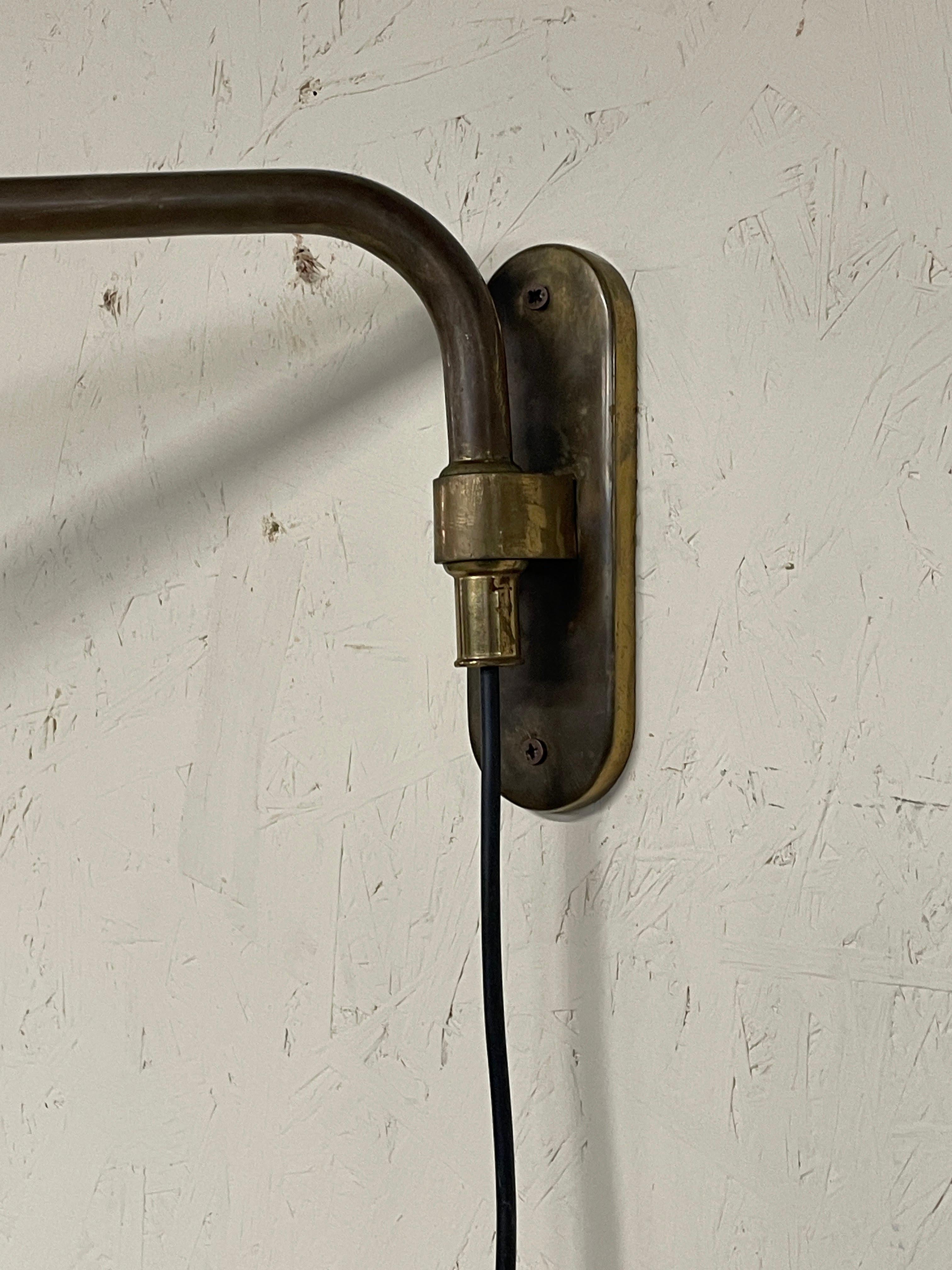 Wall lamp with extendable arm, in the Arredoluce style, 1940s-50s For Sale 2