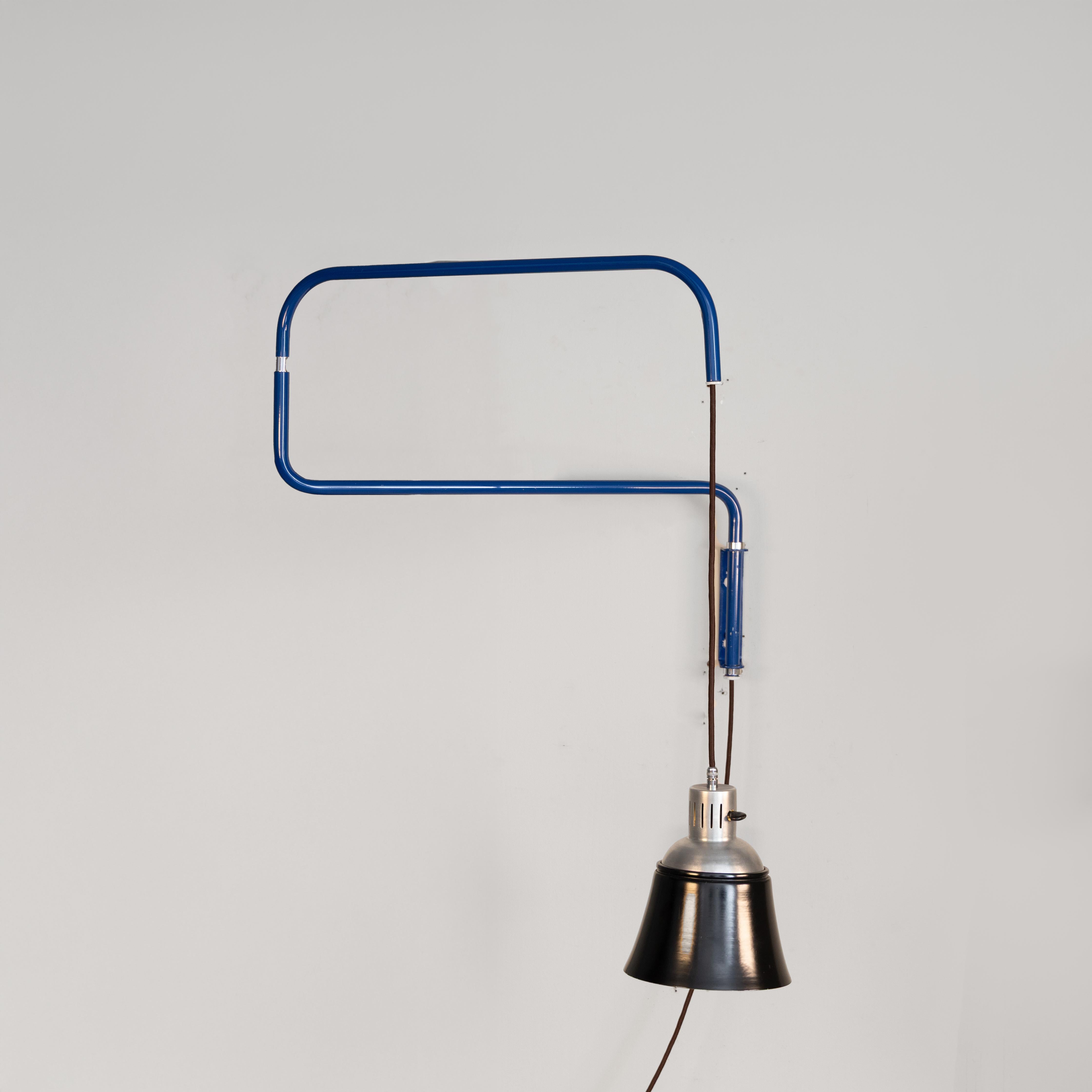 Late 20th Century Lampada da parete estensibile Heinrich-Siegfried Bormann, 1970, versione blu in vendita