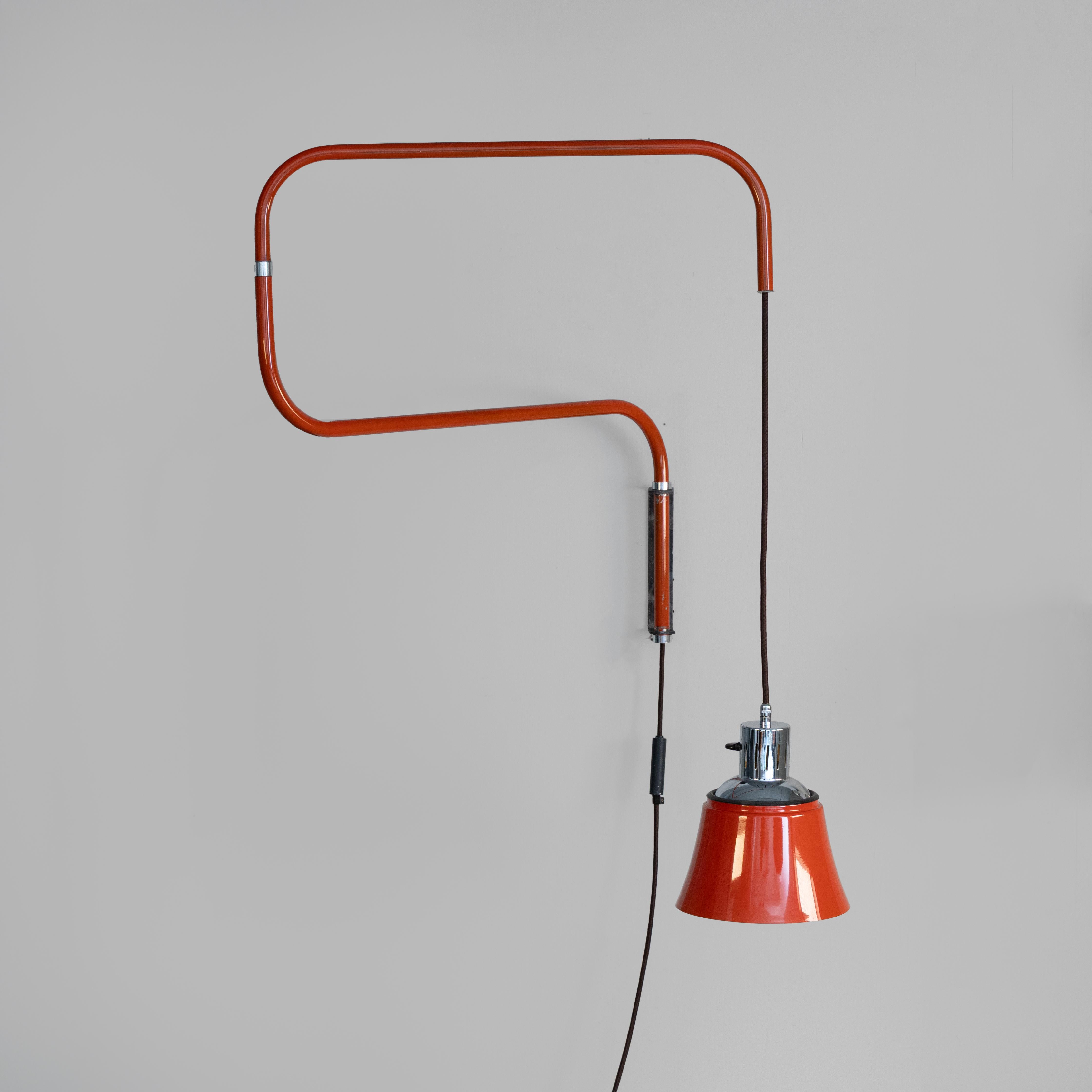 Italian Lampada da parete estensibile Heinrich-Siegfried Bormann, 1970, versione rossa in vendita