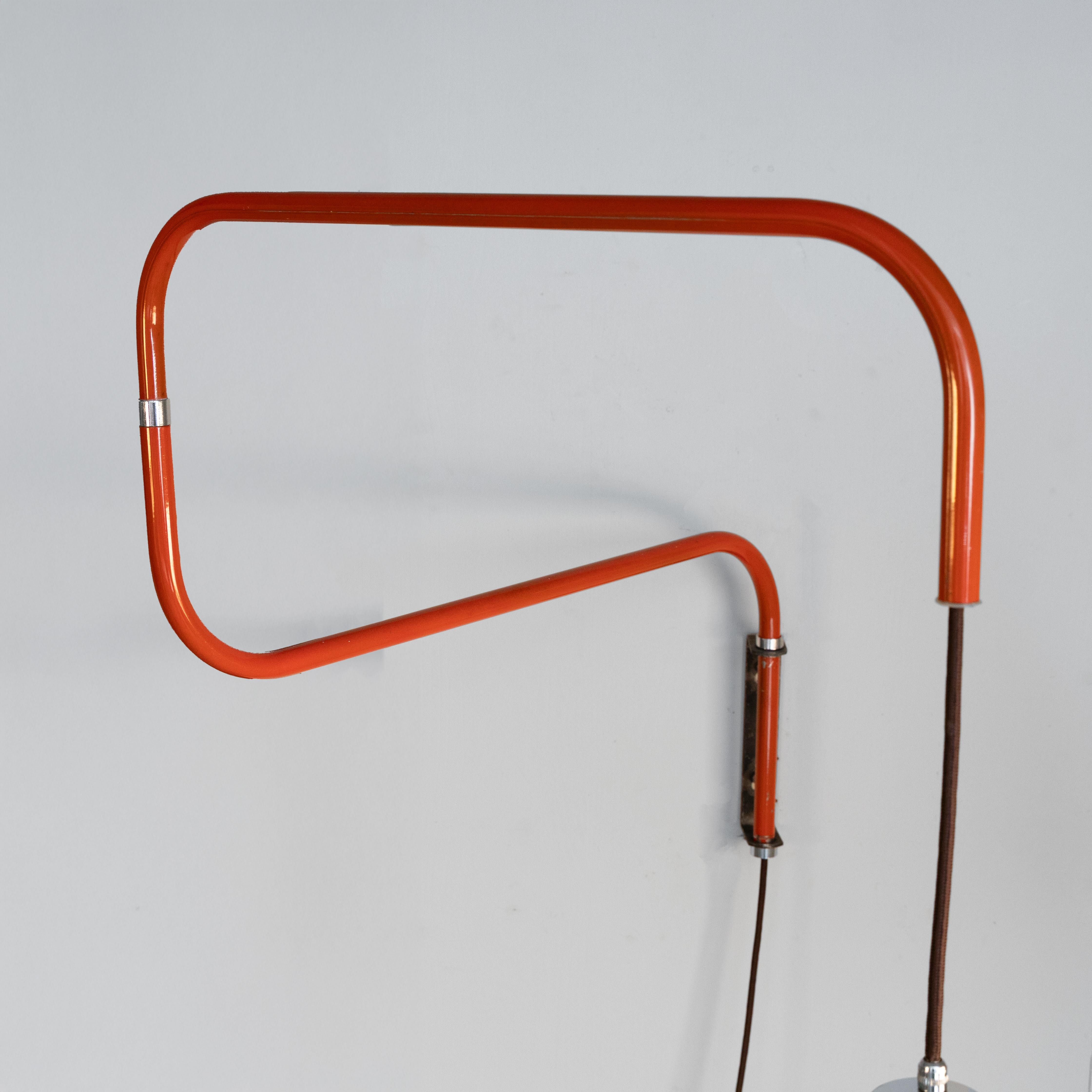 Lampada da parete estensibile Heinrich-Siegfried Bormann, 1970, versione rossa in vendita 1