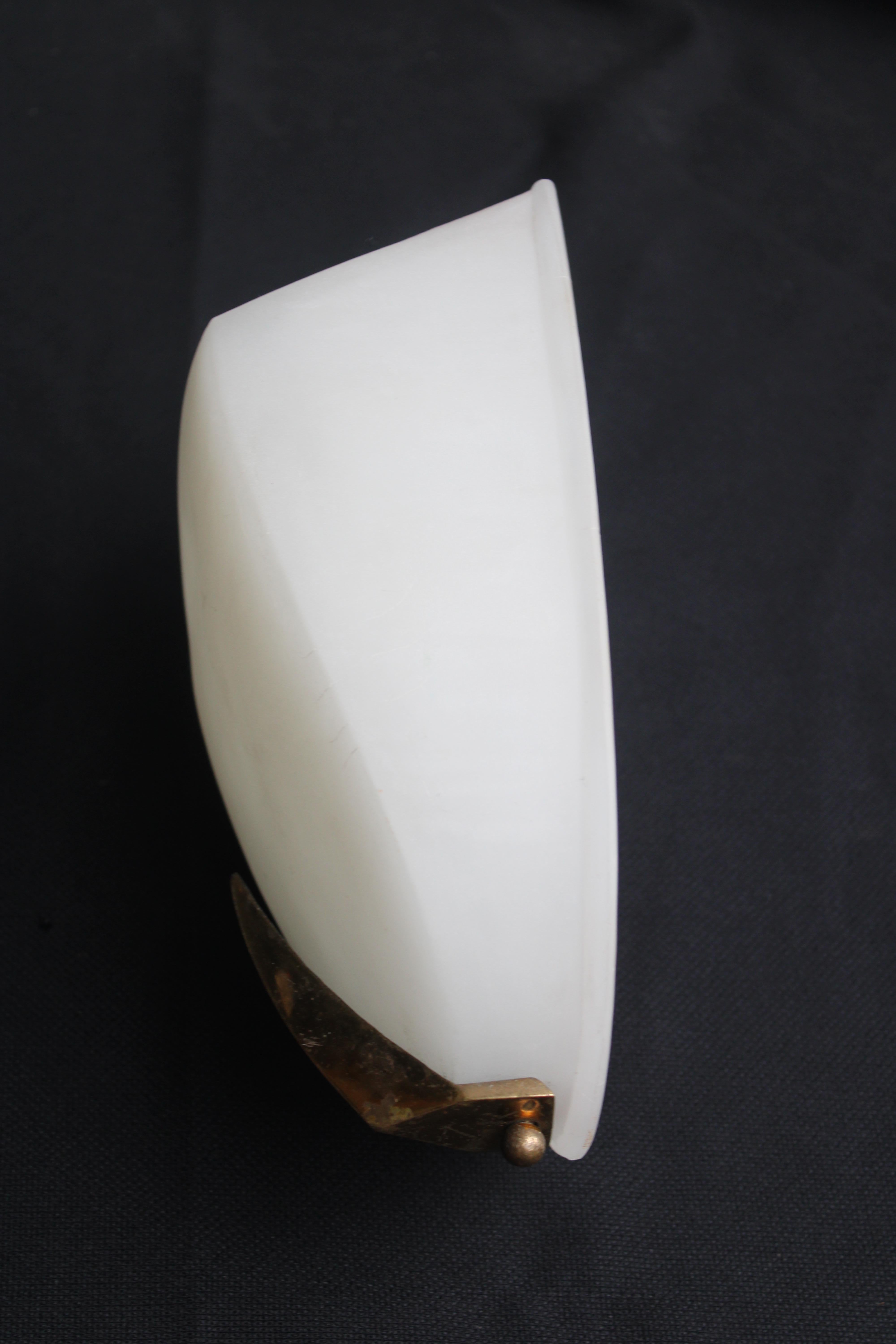 Lampada da parete Italiana in vetro ottone forma geometrica Arredoluce style (Mitte des 20. Jahrhunderts) im Angebot