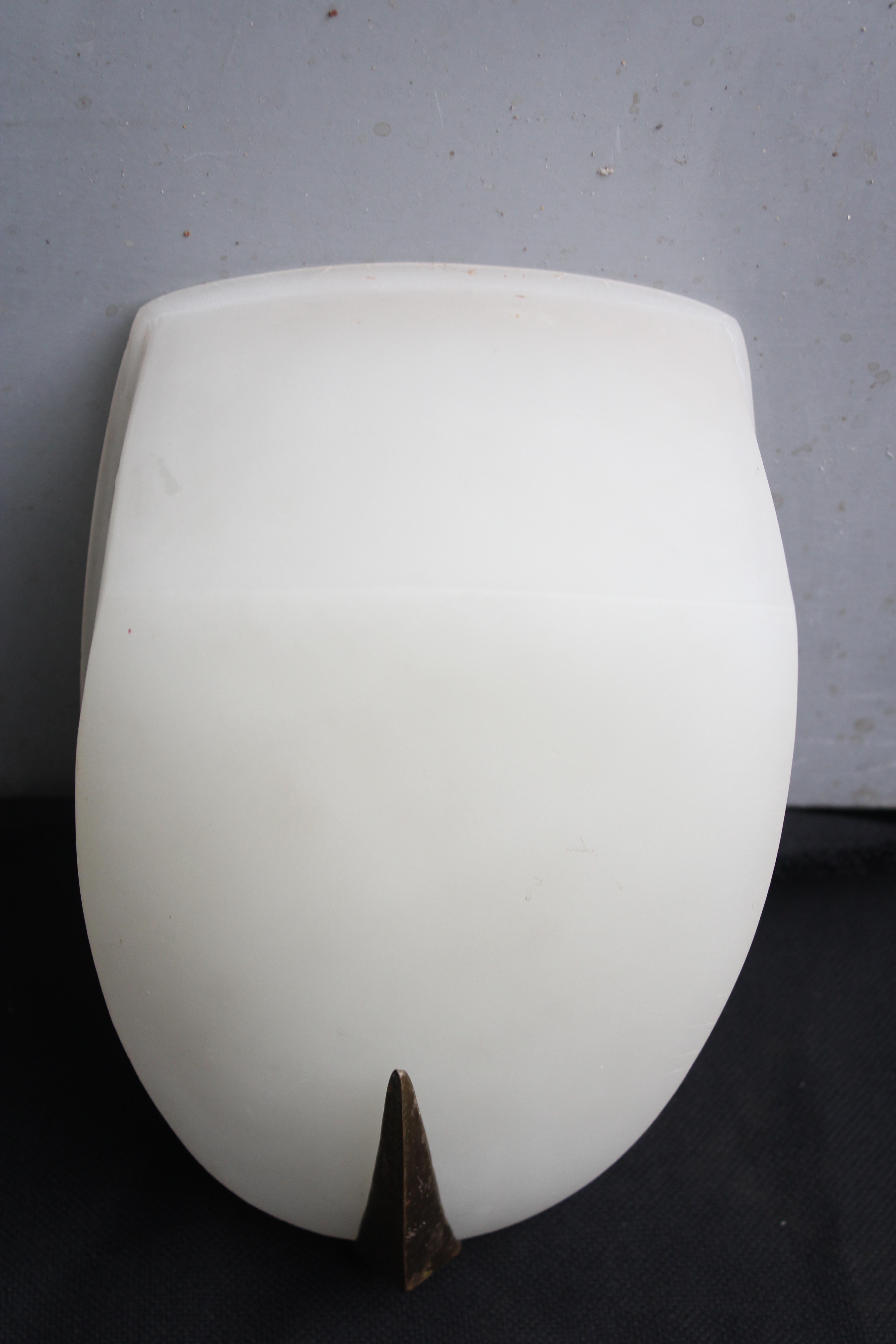 Lampada da parete Italiana in vetro ottone forma geometrica Arredoluce style im Angebot 1