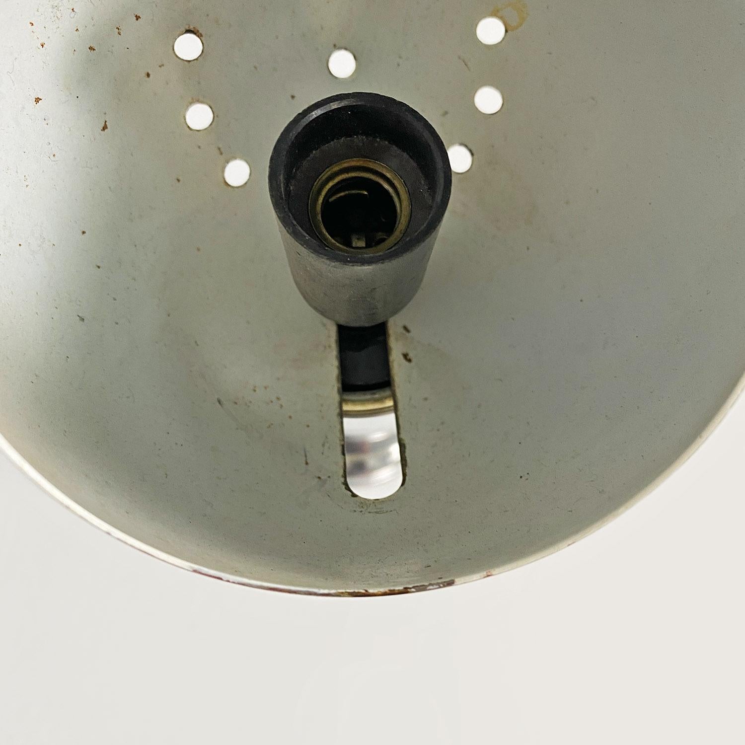 Metal Lampada da parete, italiana moderna, in acciaio cromato, paralume sferico 1970s