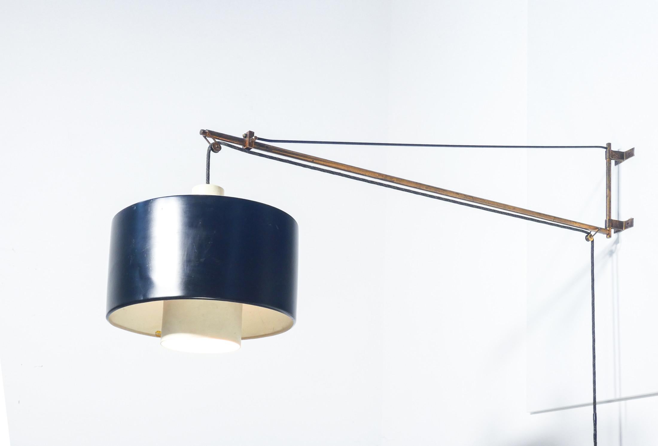 Italian Wall lamp mod. 2061, design Gaetano SCIOLARI for STILNOVO. 1950s For Sale