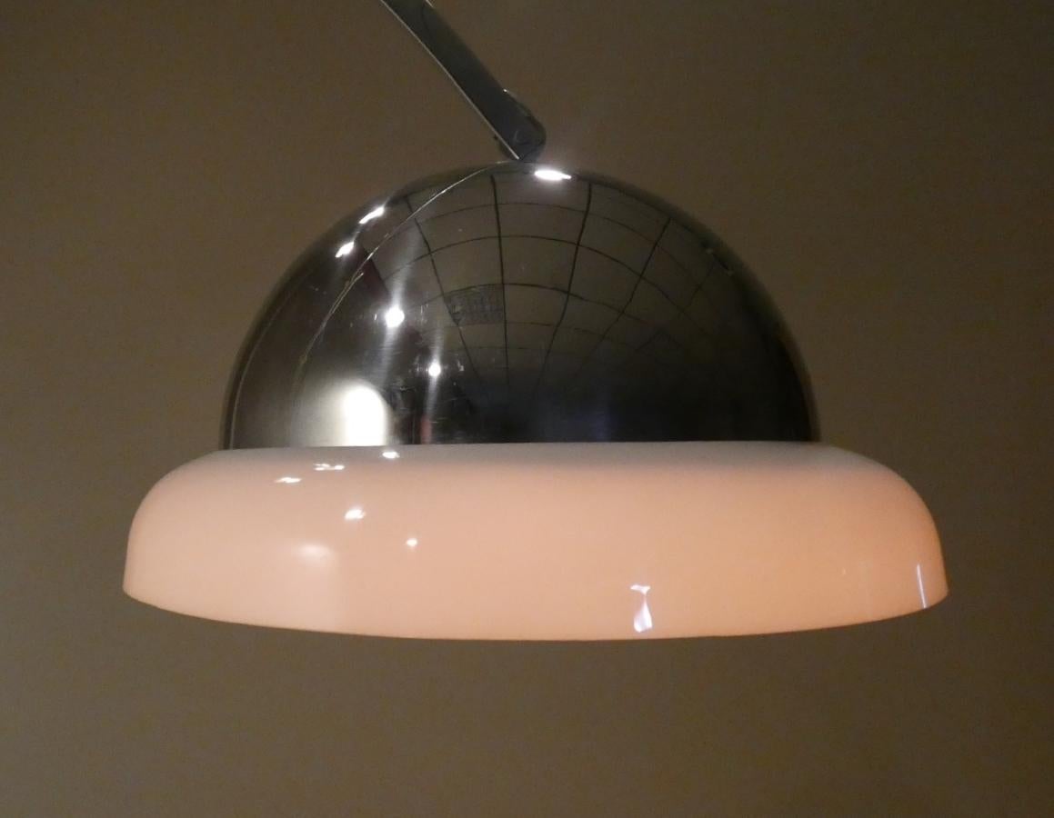 Lampada da parete telescopica in acciaio e vetro acrilico opalino, anni '70 Era espacial en venta