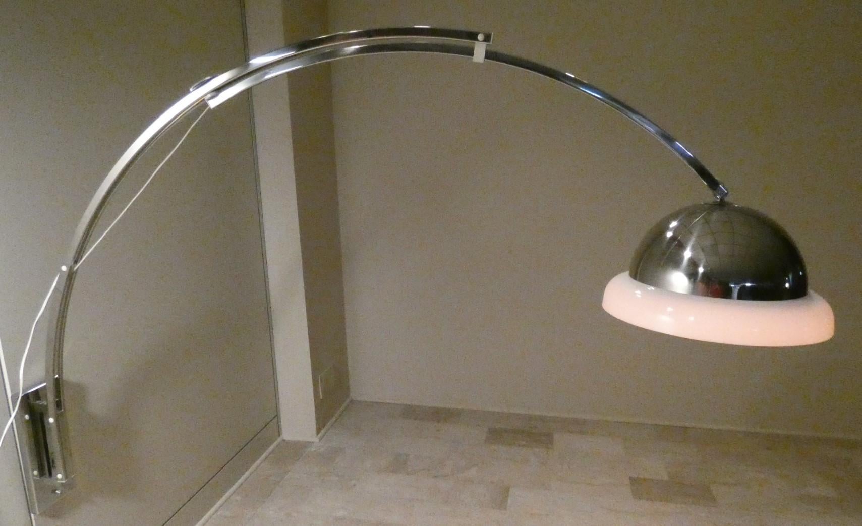 Lampada da parete telescopica in acciaio e vetro acrilico opalino, anni '70 Otro en venta