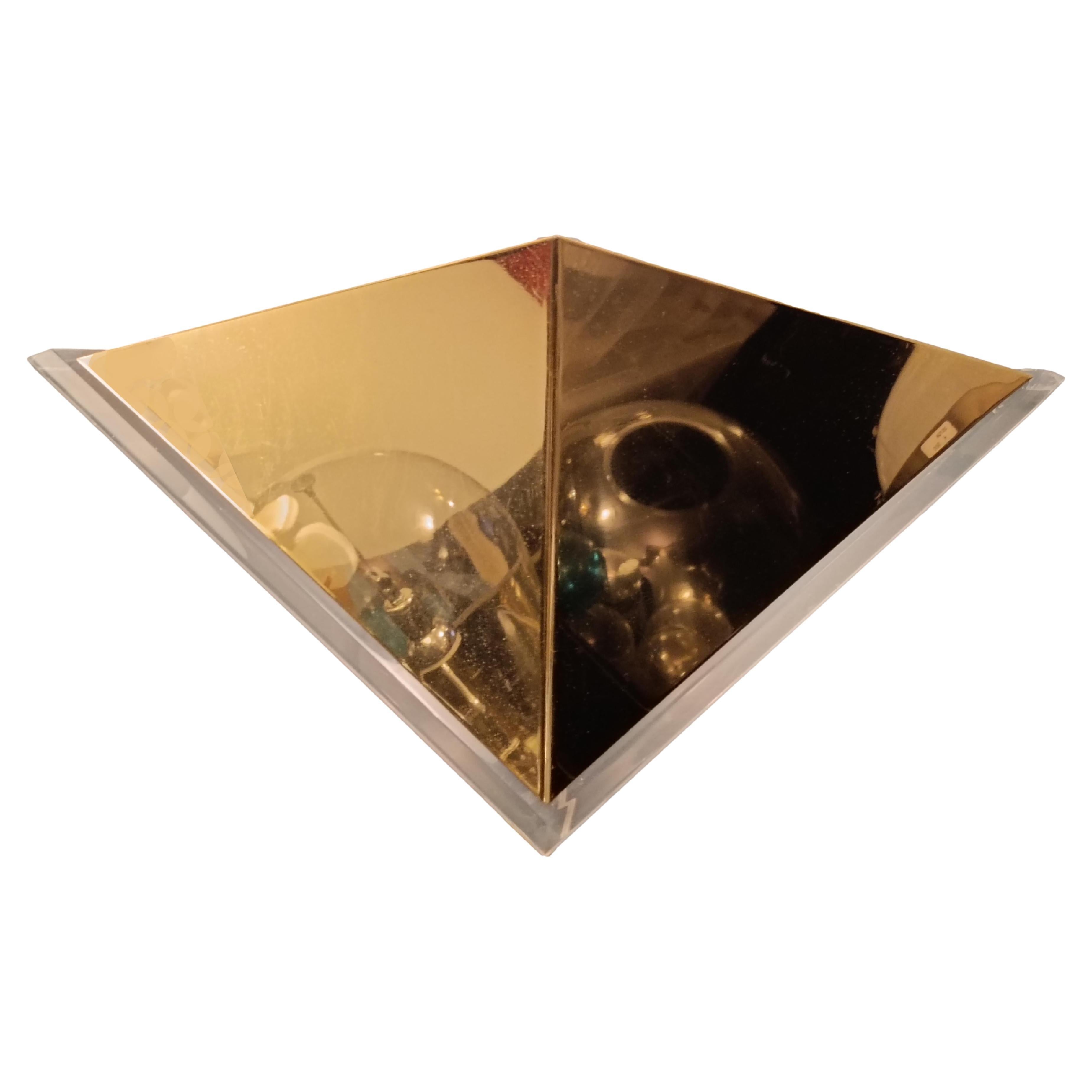 Lampada da Parete Triangolare in Metallo Dorato e Lucite, Italia Años 70