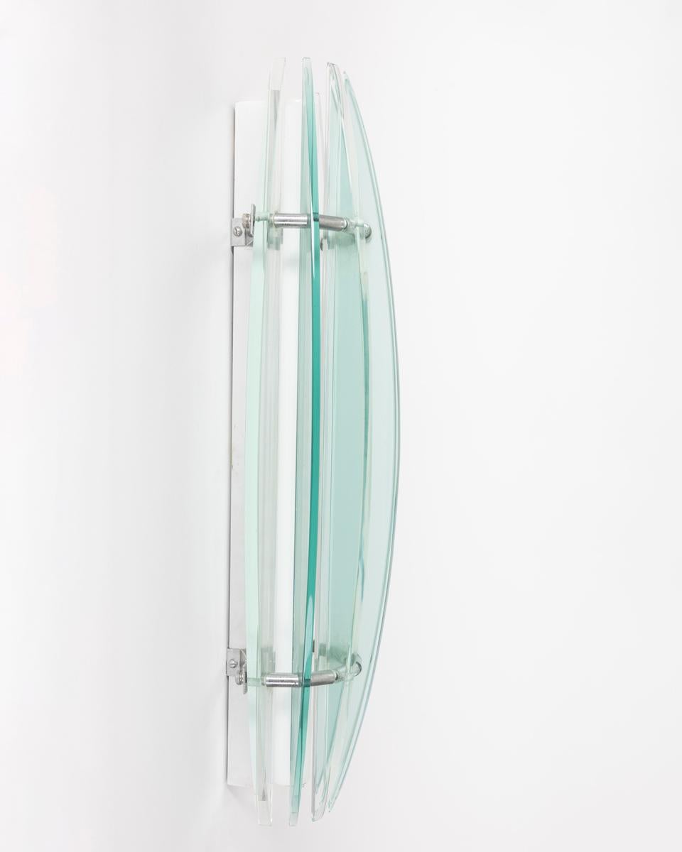 Applique murale avec cadre en métal chromé et plaques de verre transparent et vert, design Veca, années 1970.

CONDITION :
En bon état de fonctionnement, peut présenter des signes d'usure dus au temps.

DIMENSIONS : 
Hauteur 55 cm ; largeur 16 cm ; 