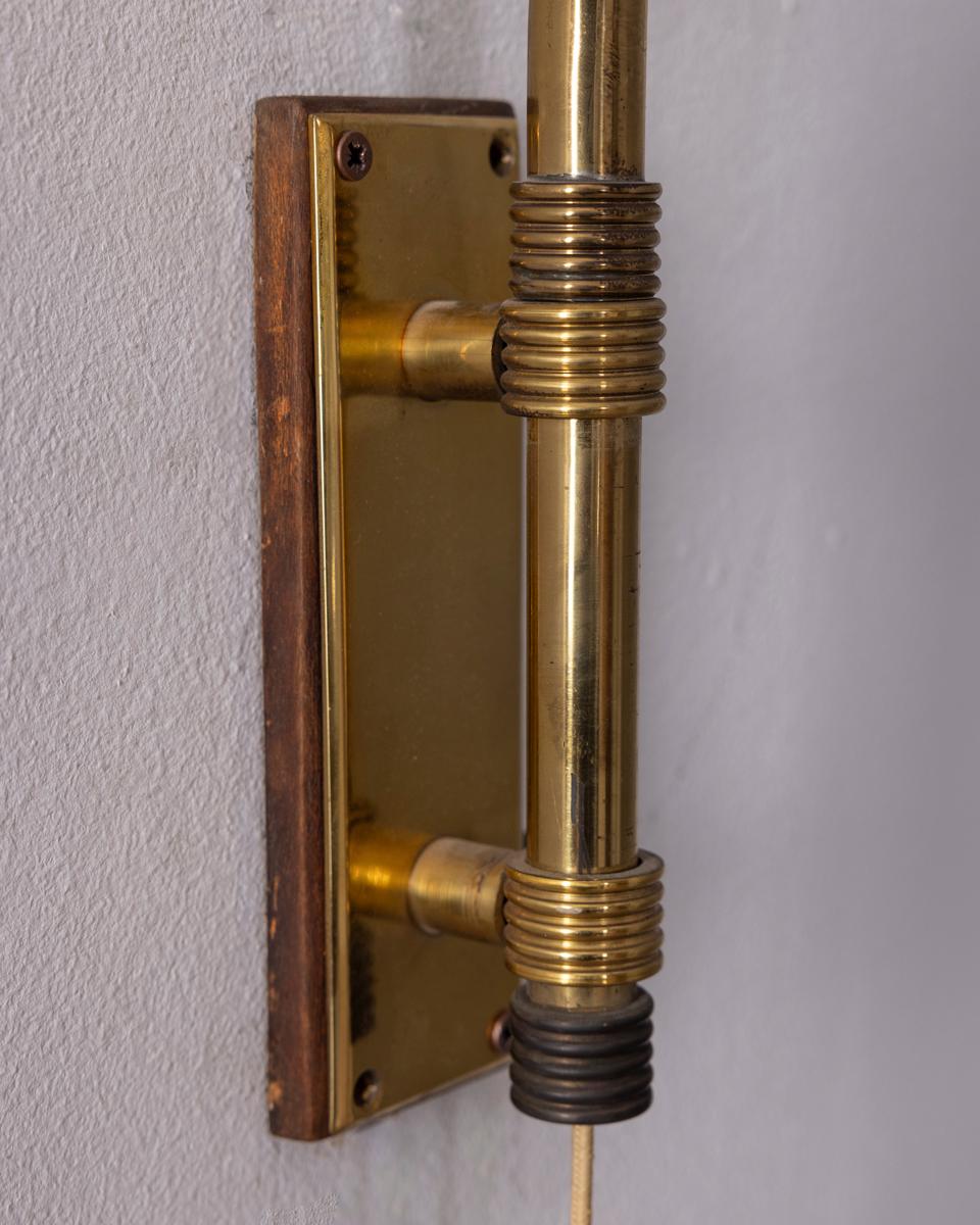 Lampada da parete vintage regolabile in ottone anni '50 design Italiano en vente 4