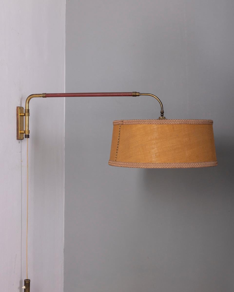 Mid-Century Modern Lampada da parete vintage regolabile in ottone anni '50 design Italiano en vente