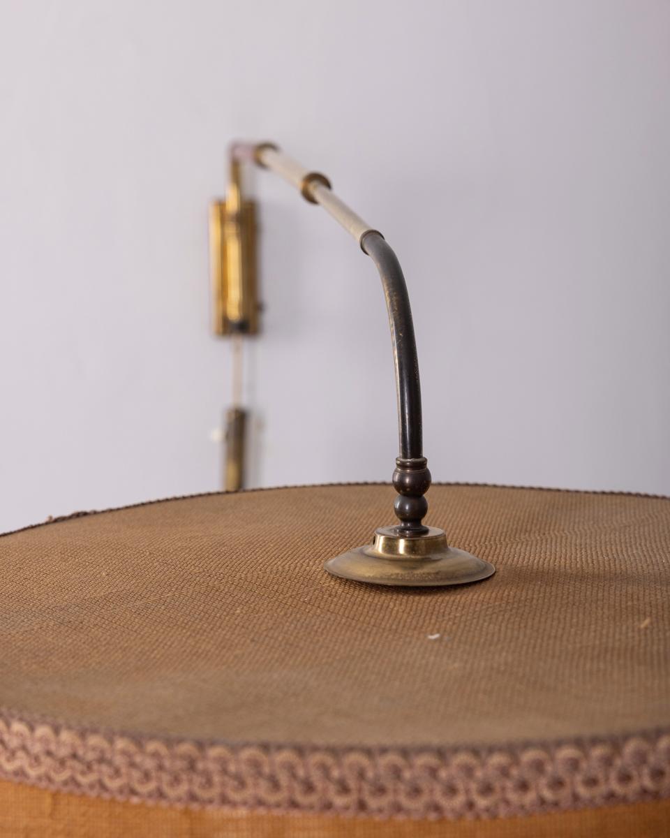 Milieu du XXe siècle Lampada da parete vintage regolabile in ottone anni '50 design Italiano en vente