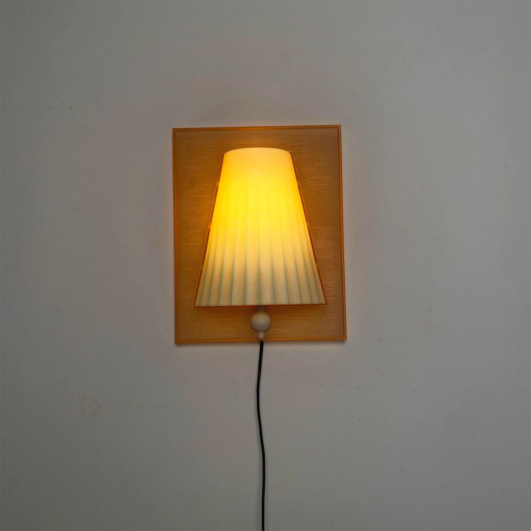 Lampada da parete Walla Walla disegnata da Philippe Starck e prodotta Flos 1994 Excellent état - En vente à Ravenna, IT