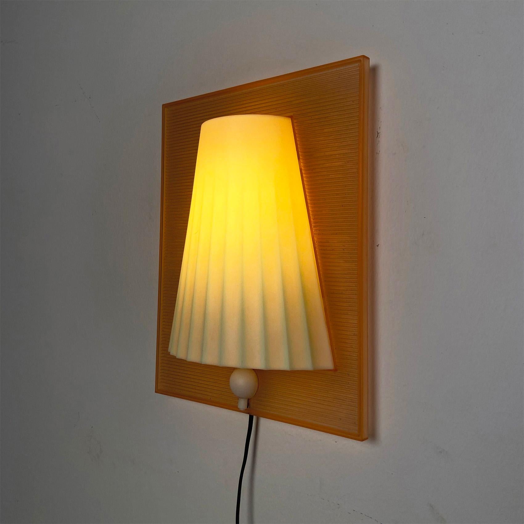 Late 20th Century Lampada da parete Walla Walla disegnata da Philippe Starck e prodotta Flos 1994 en vente