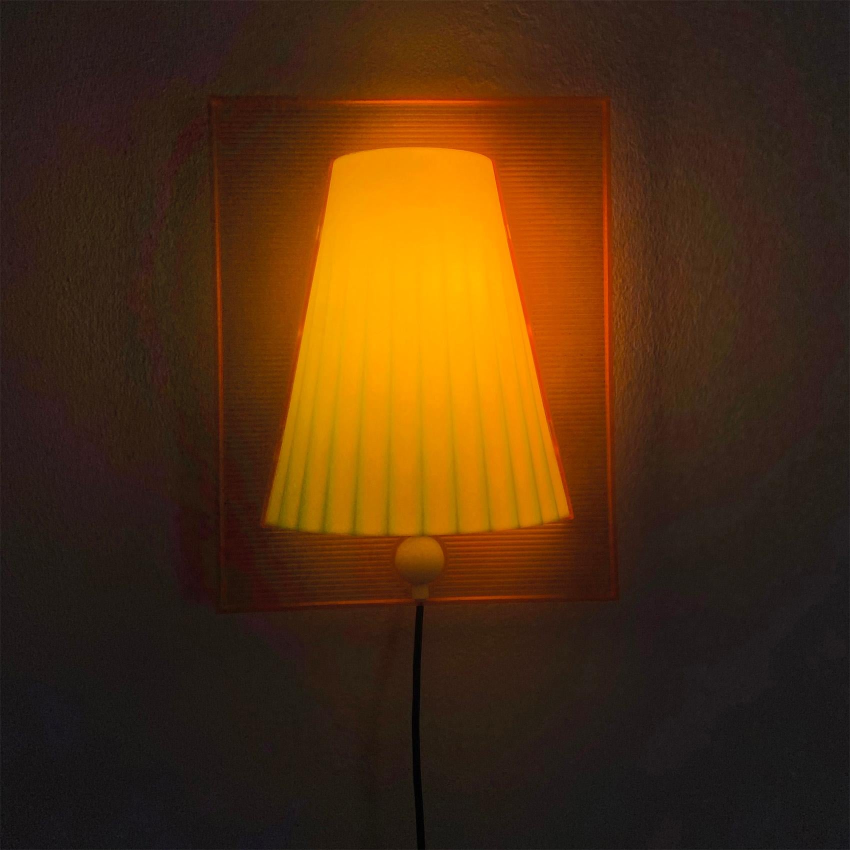 Plastique Lampada da parete Walla Walla disegnata da Philippe Starck e prodotta Flos 1994 en vente