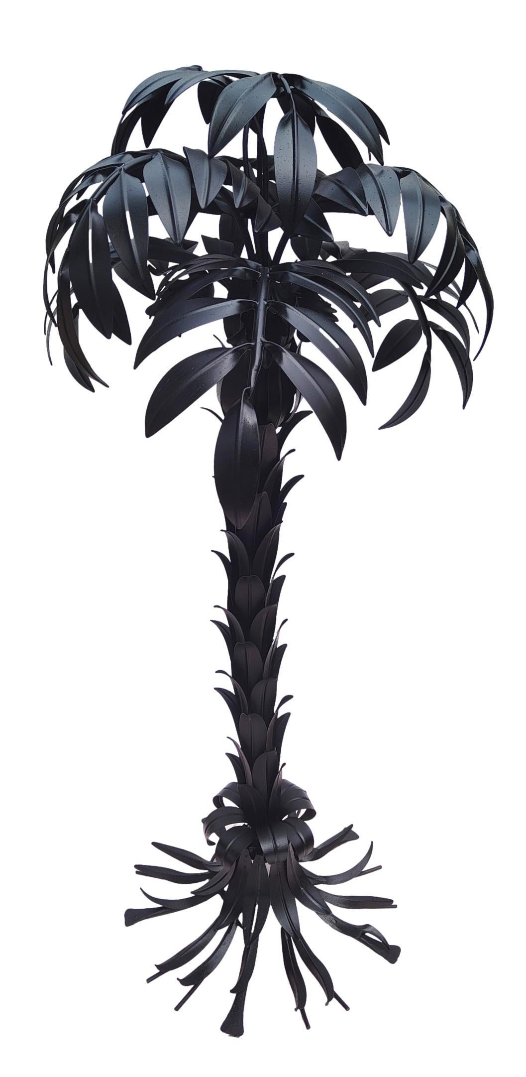 stehleuchte 'palm lamp', entworfen von hans kogl , anfang der 1970er jahre, deutschland.
Aus absolut schwarzem Metall, in Form einer Palme, mit Blättern und Stamm.

Höhe 110 cm, seitliche Belastung ca. 55 cm, in sehr gutem Zustand, wie auf dem Foto,