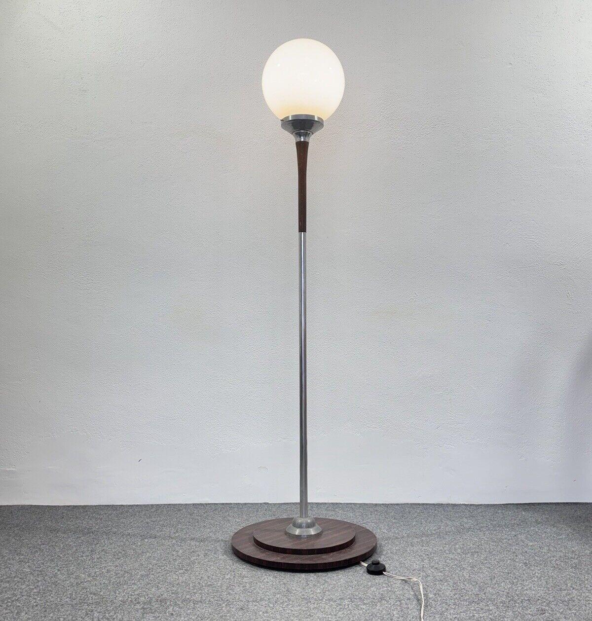 Teak Floor Lamp Globe Modern Design 1969's.

Structure made entirely of teak and steel

The item in good conservative condition, there is no major cosmetic or structural defect to report, only slight and obvious signs of time due to use and age.