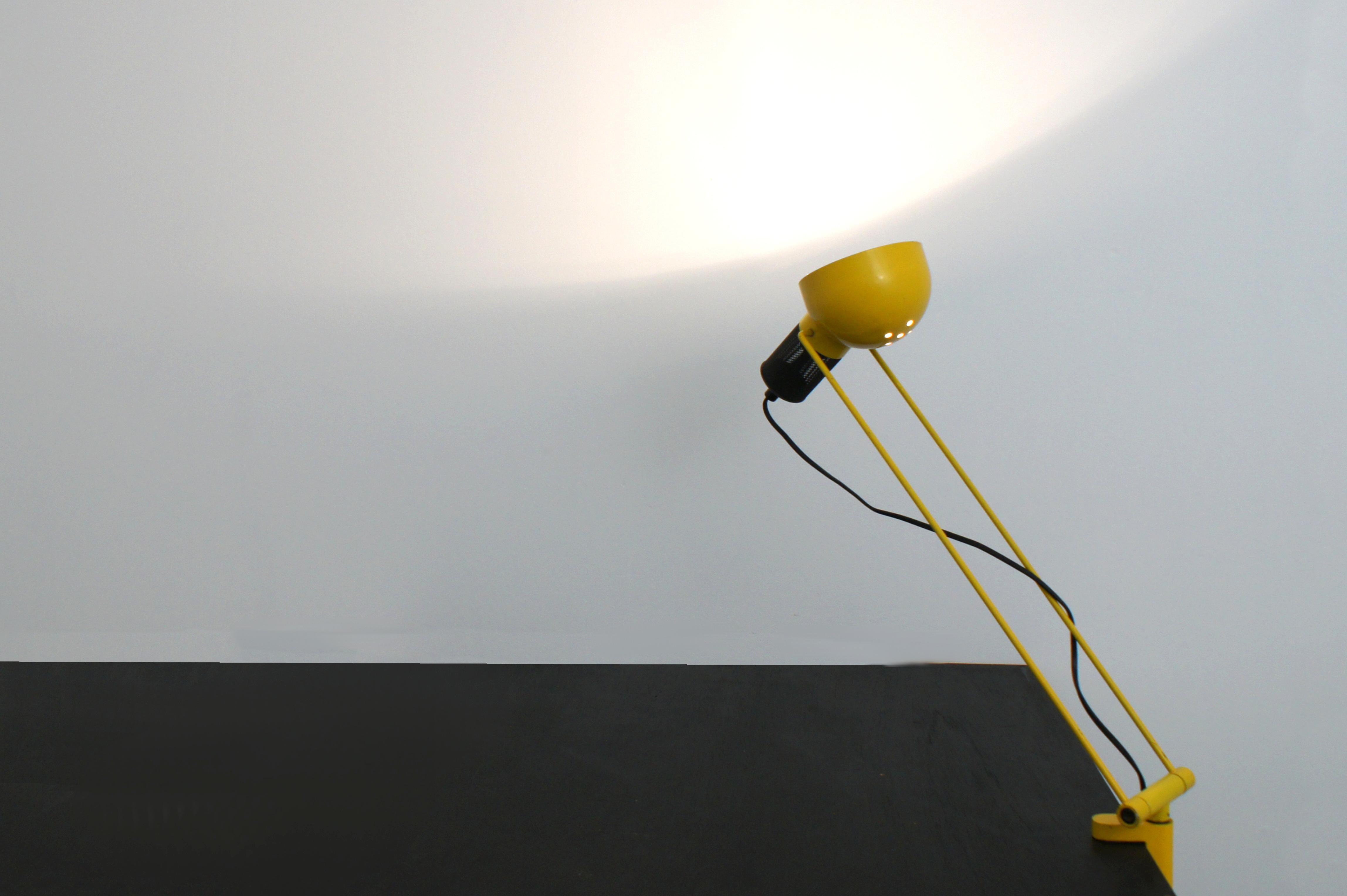 80s desk lamp made in Italy In Good Condition For Sale In Genova, IT