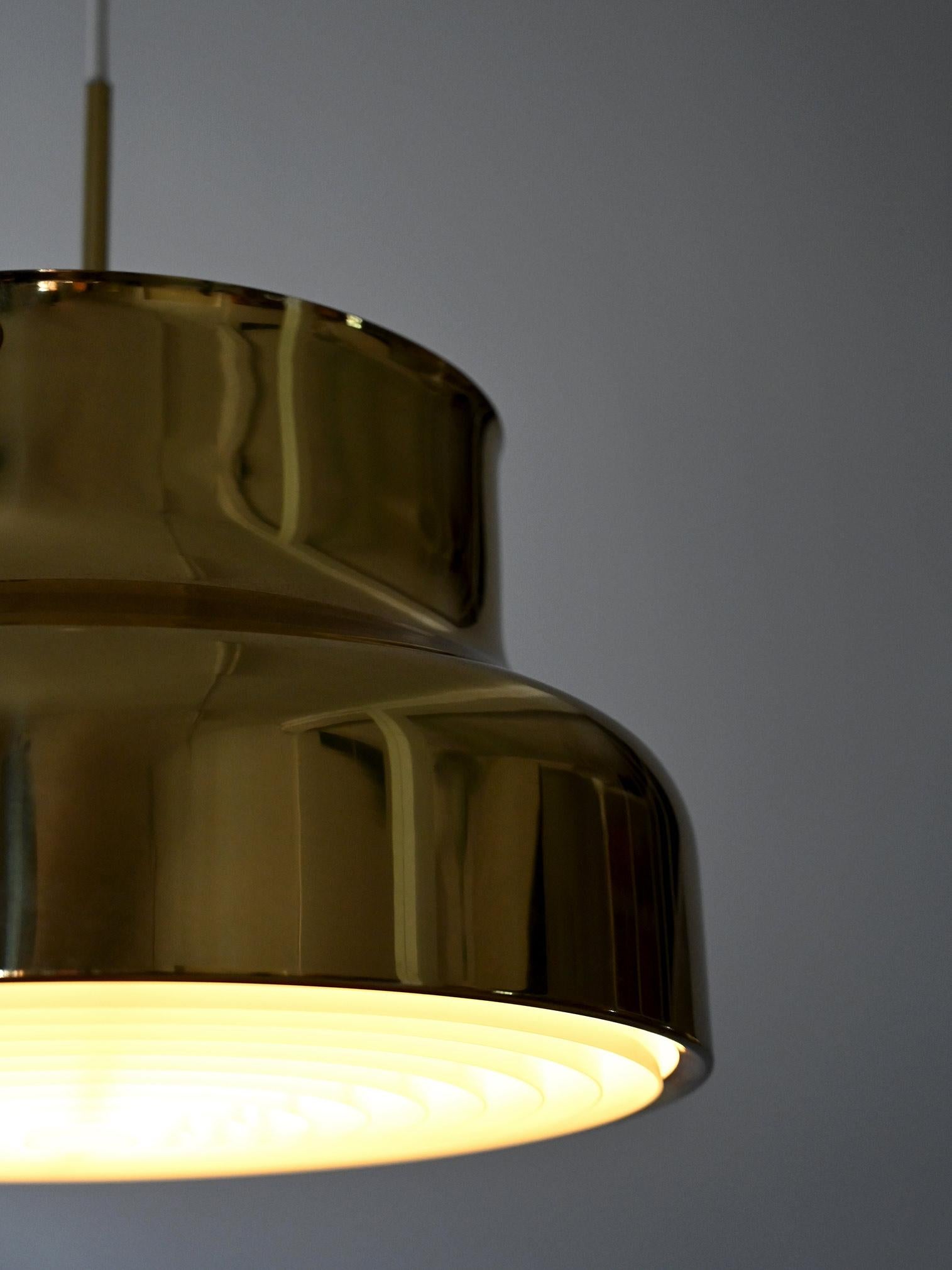 Scandinave moderne Plafonnier Bumling en laiton par Anders Pehrson en vente