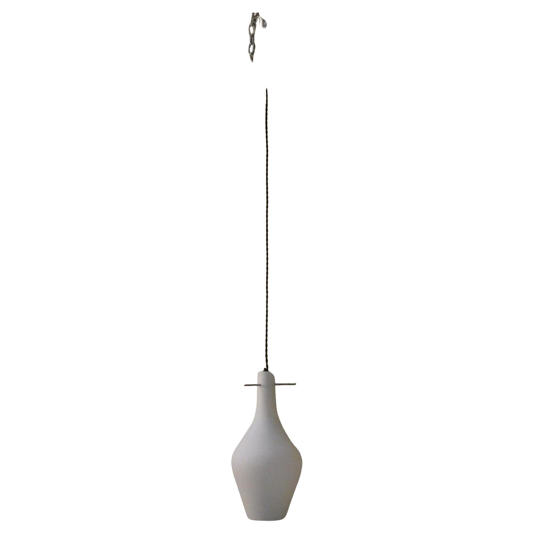 Plafonnier en verre opalin et en fer, Italie, années 1950