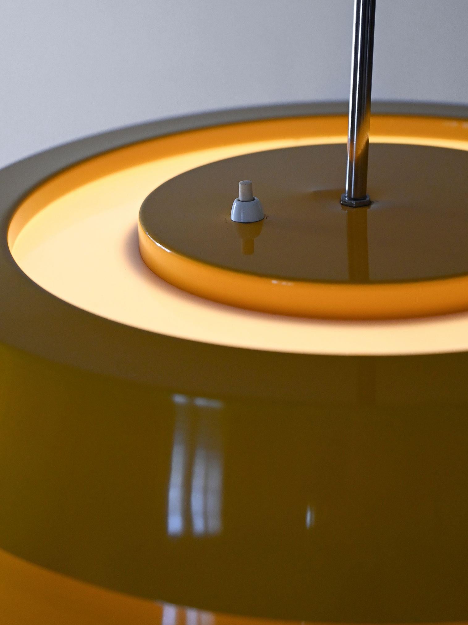 Scandinavian Plafonnier scandinave jaune des années 1960/70 en vente