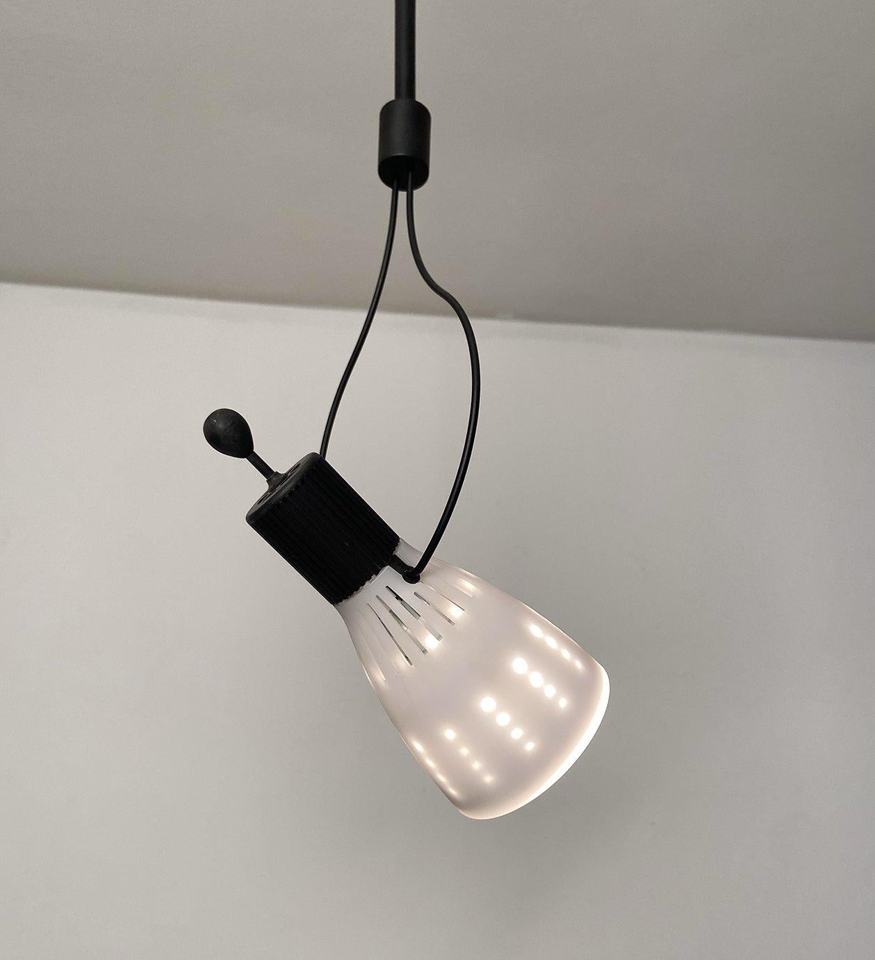 Lámpara colgante Nunk blanca de Carlo Forcolini producida por Nemo, 1993 Plástico en venta