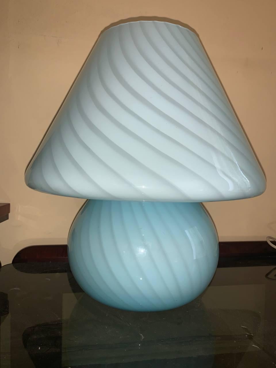 Mid-Century Modern Lampe de table en forme de champignon en verre de Murano bleu, Venini Italia 1970 en vente