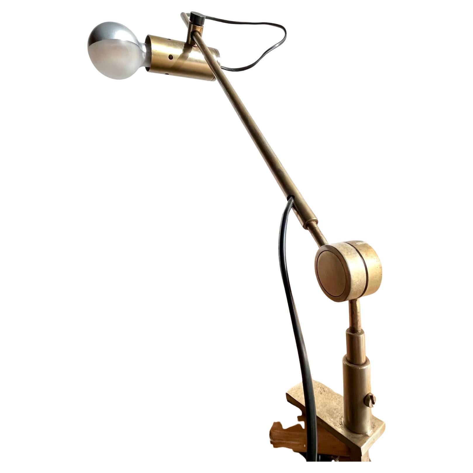 Lampada da tavolo a morsetto Modello 255, Tito Agnoli prodotta da O luce, italia