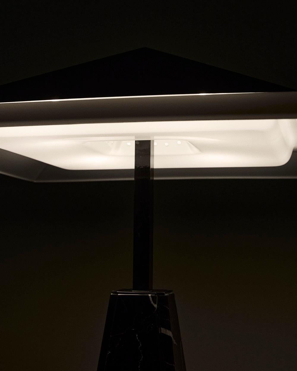 Lampada da tavolo 'Abat Jour' disegnata da Cini Boeri per Arteluce, poi Tronconi In Good Condition For Sale In Milano, Lombardia