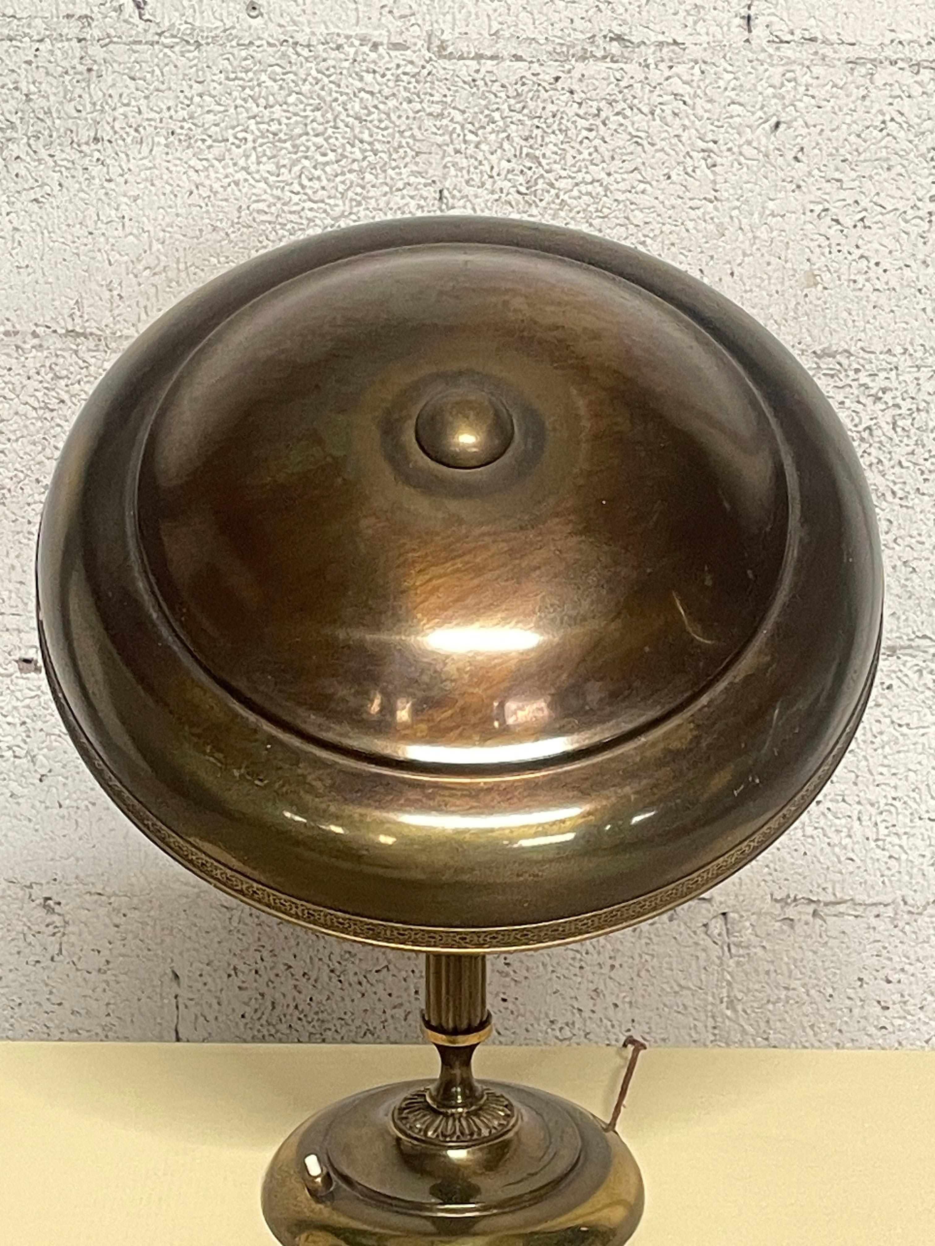 Lampada da tavolo anni '40 in ottone en venta 8
