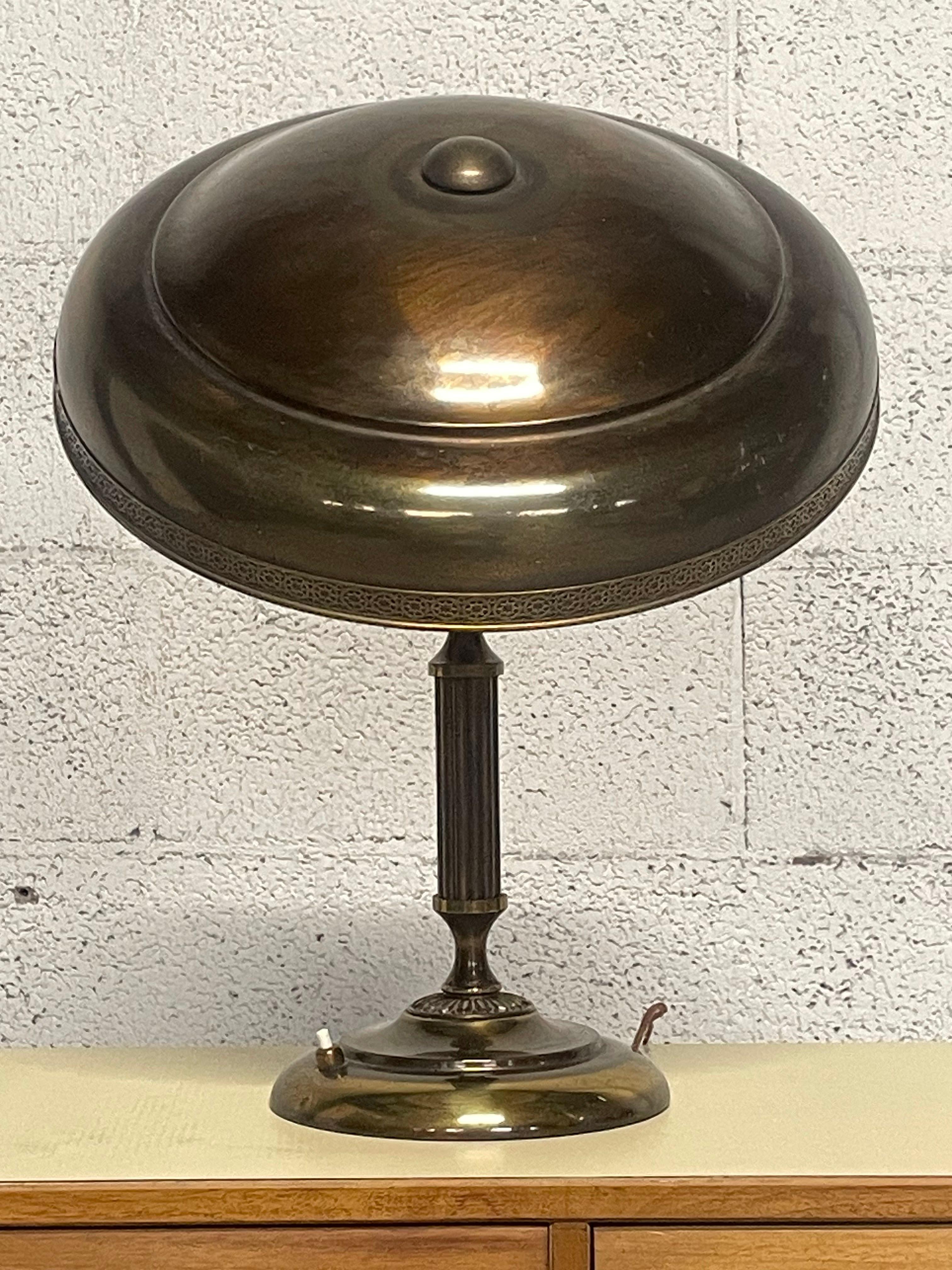 Lampada da tavolo anni '40 in ottone en venta 10
