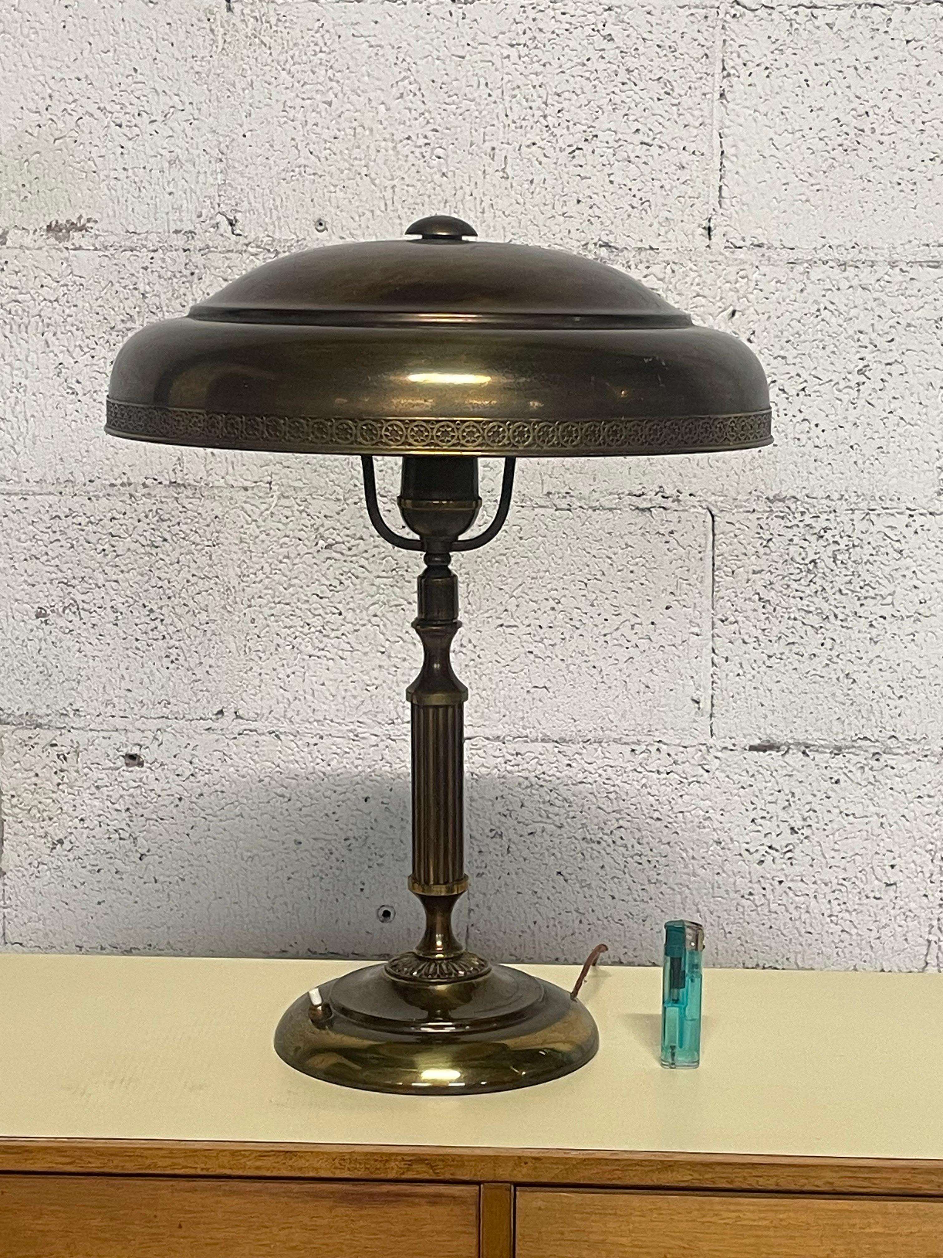 Lampada da tavolo anni '40 in ottone en venta 11