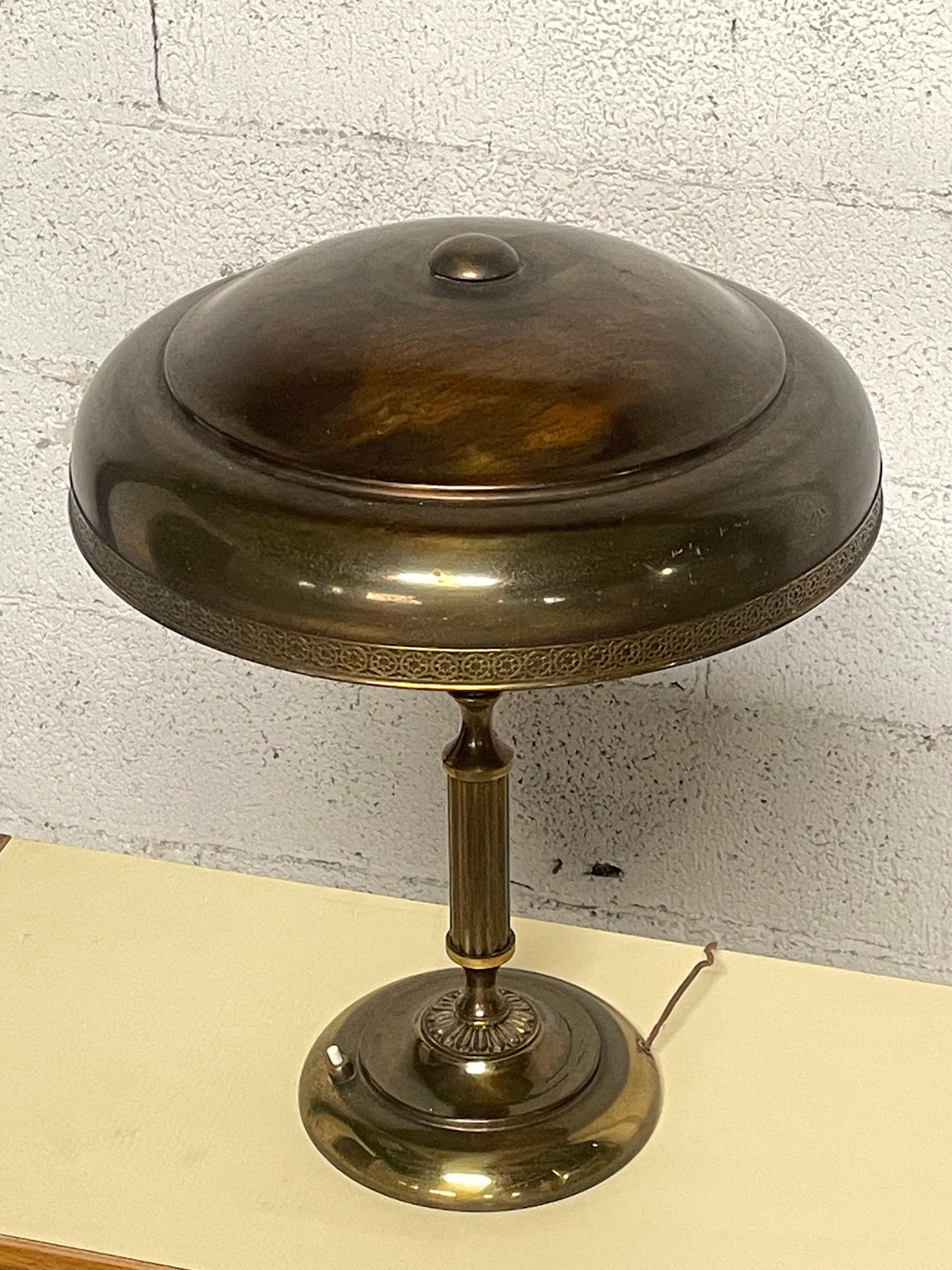 Lampada da tavolo anni '40 in ottone In Good Condition For Sale In SAN PIETRO MOSEZZO, NO