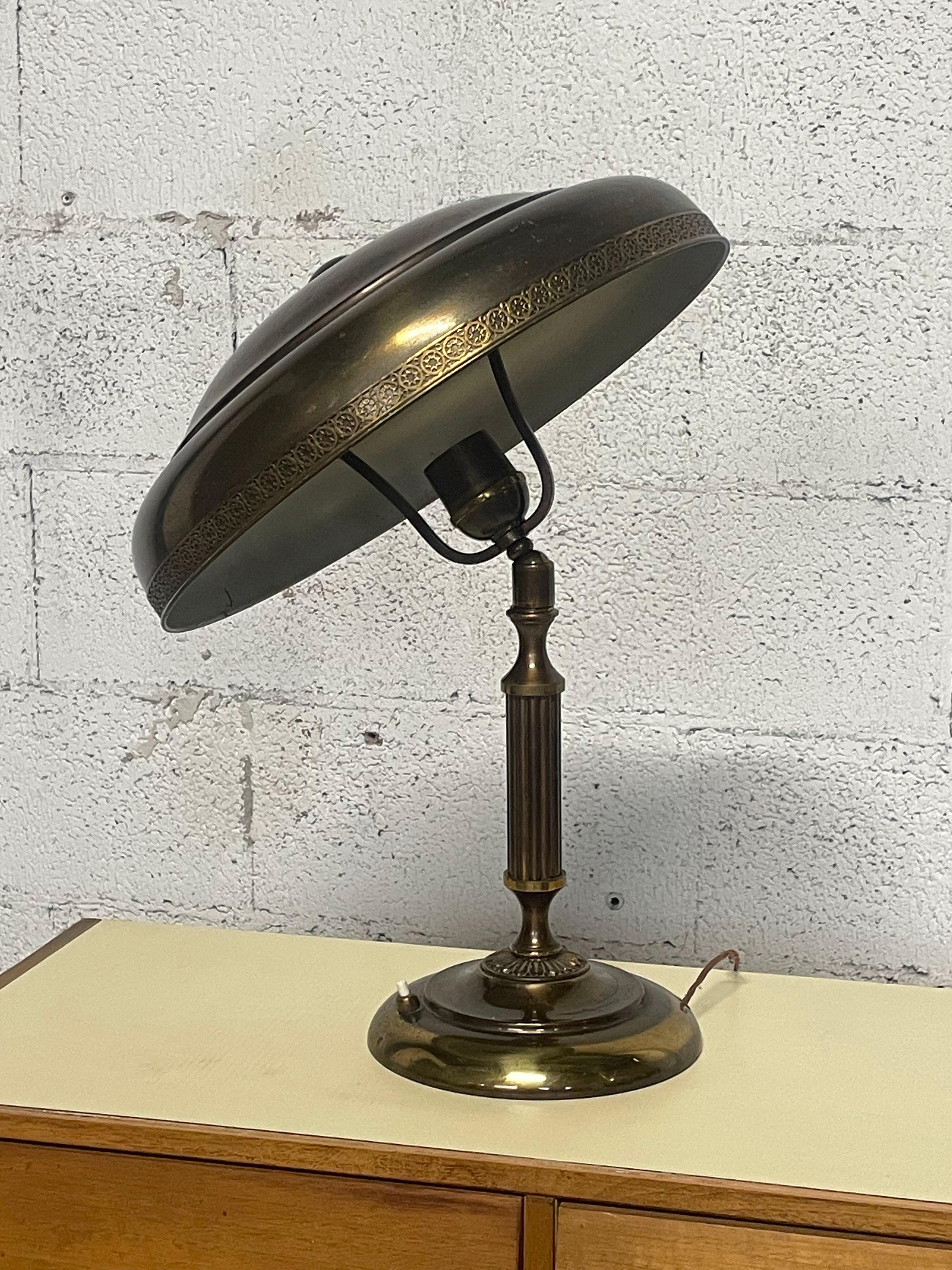 Brass Lampada da tavolo anni '40 in ottone For Sale