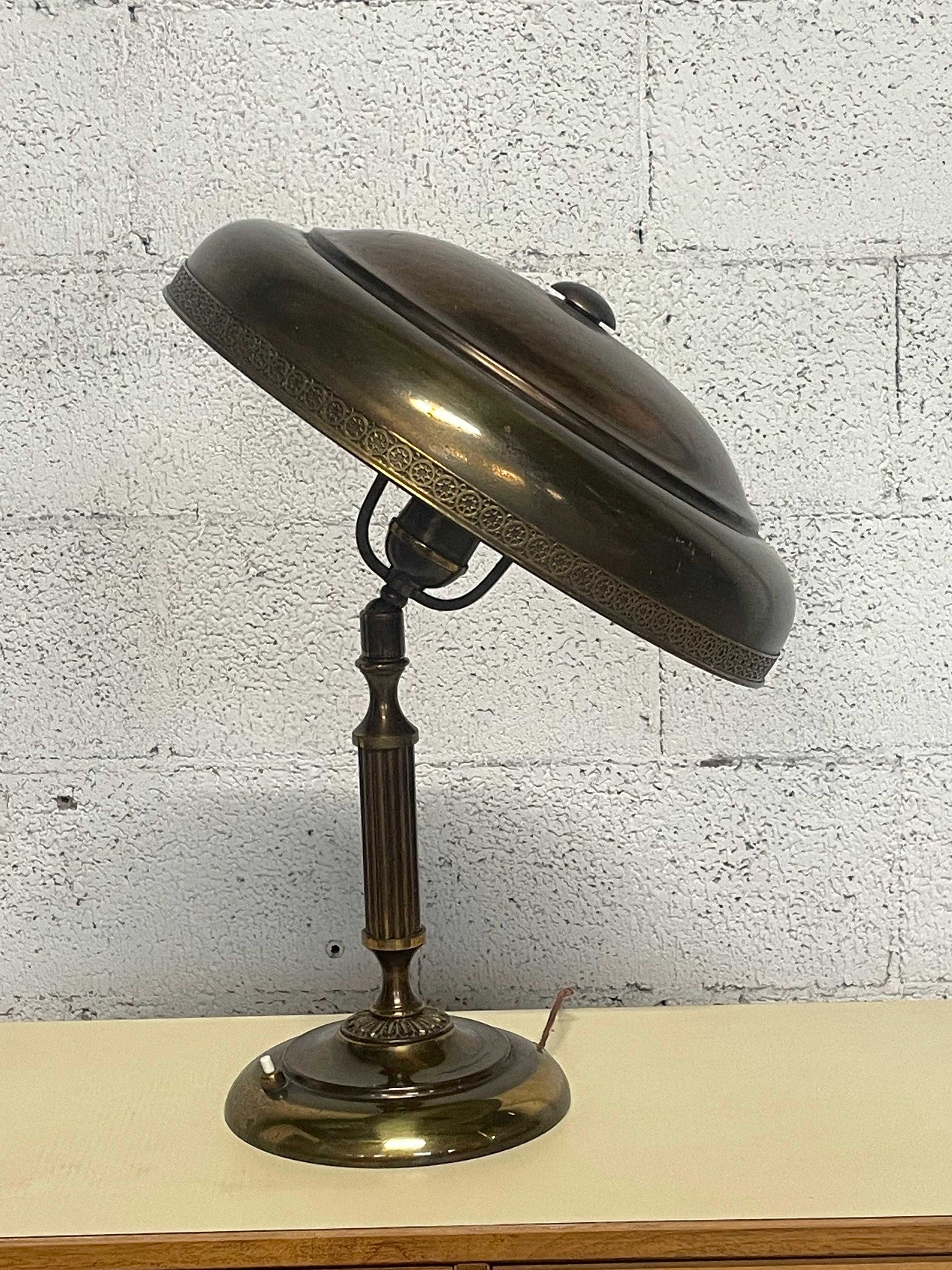 Lampada da tavolo anni '40 in ottone en venta 1