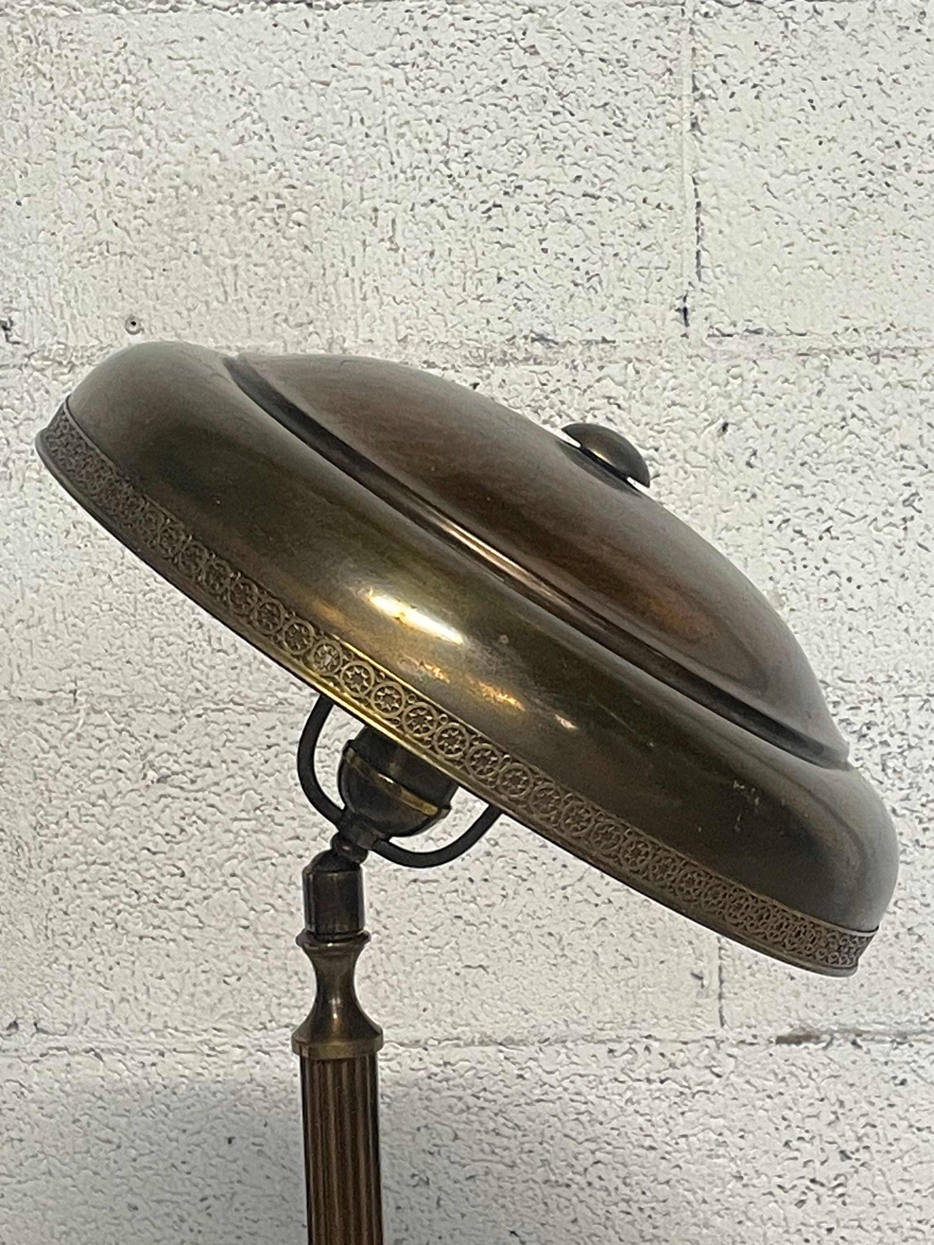 Lampada da tavolo anni '40 in ottone en venta 2