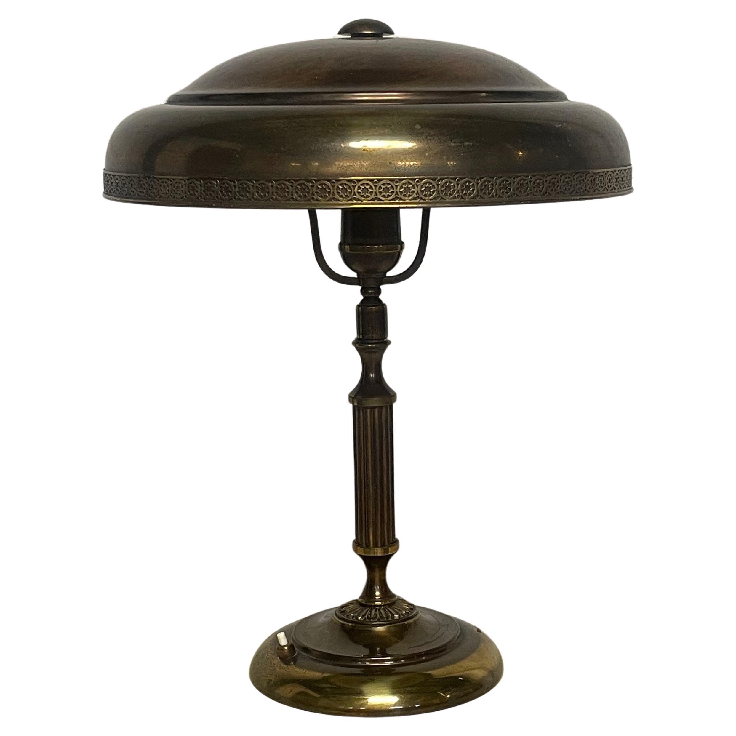 Lampada da tavolo anni '40 in ottone For Sale
