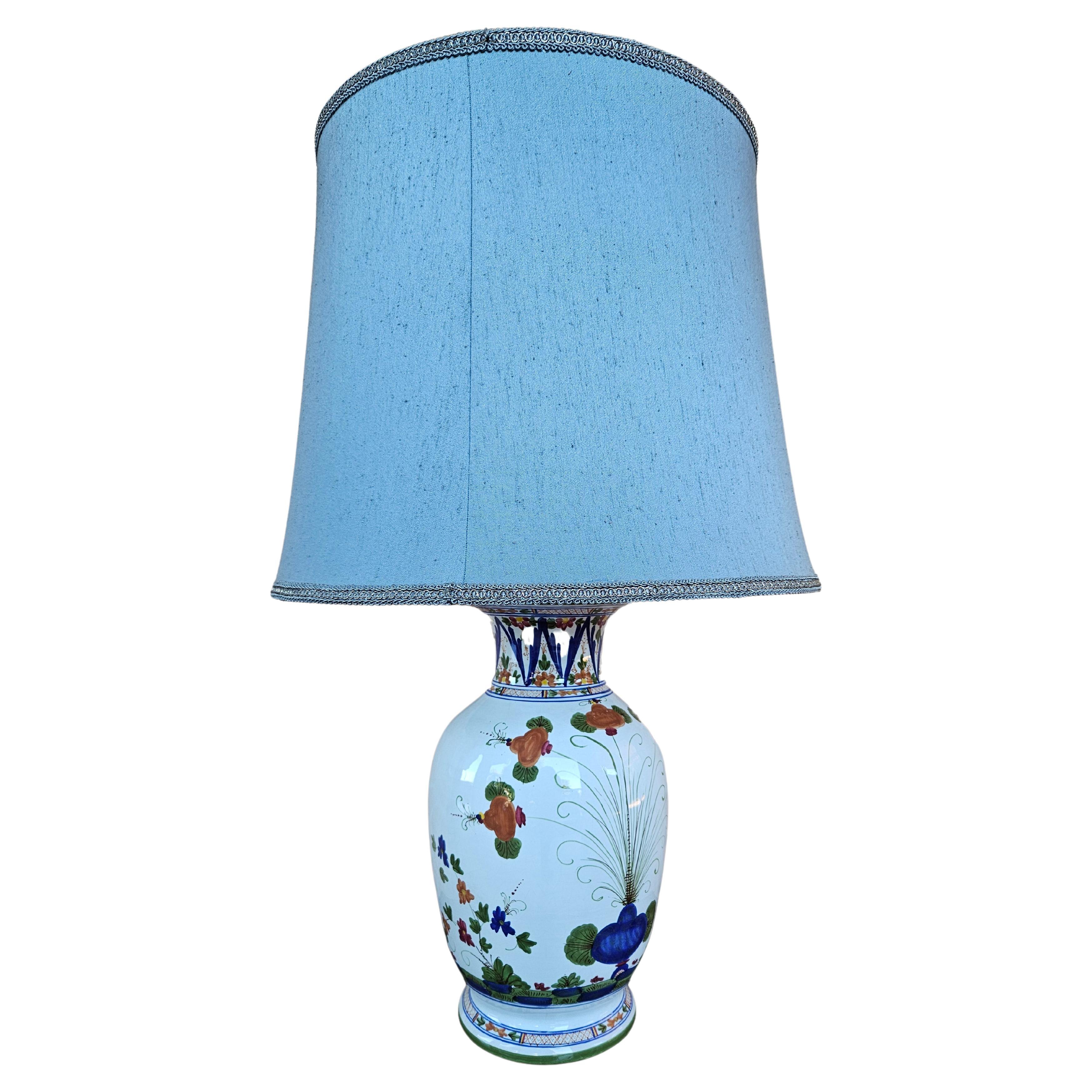 1950s ceramic table lamp with floral decorations For Sale