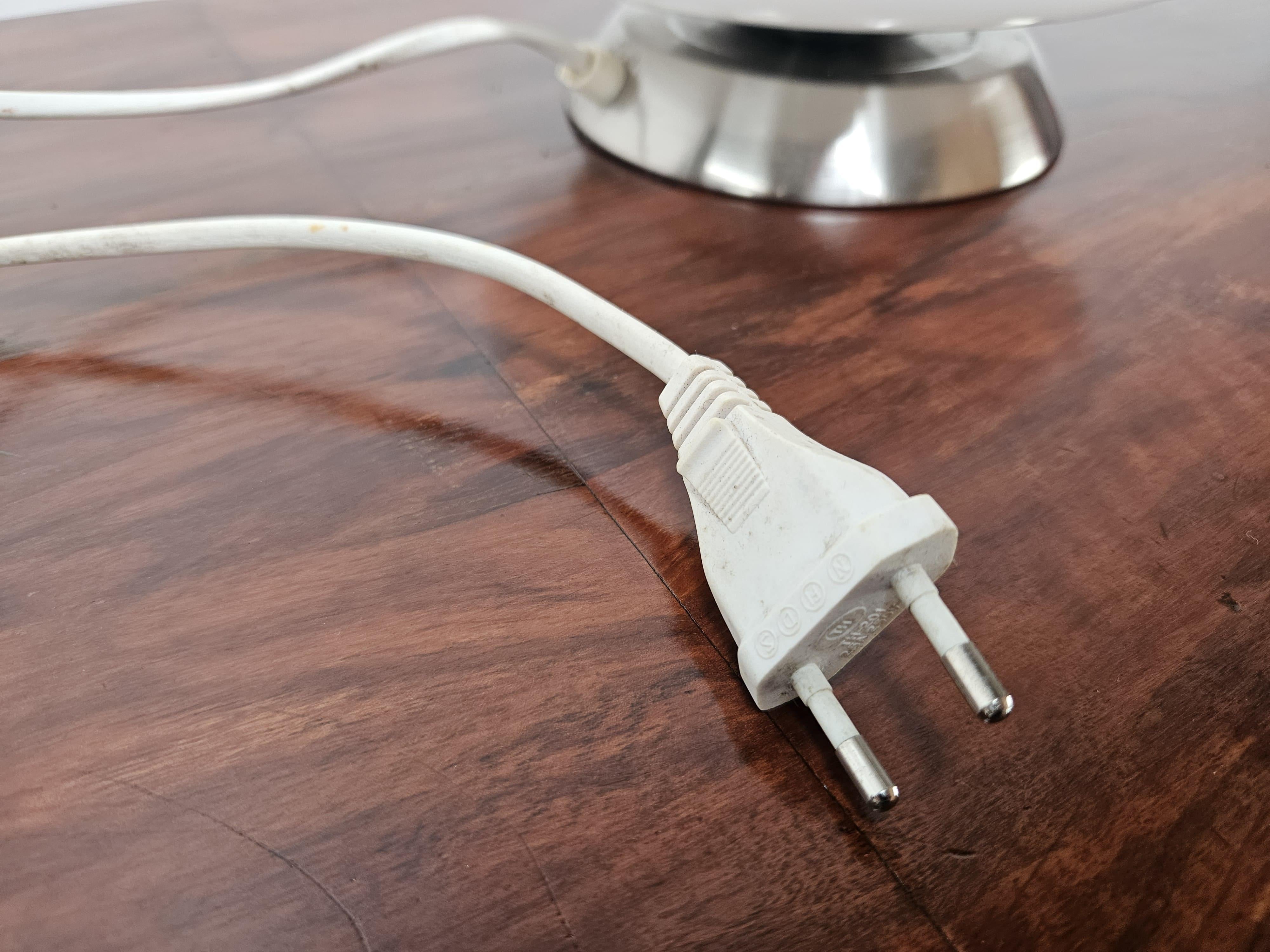 Lampe de table en verre blanc des années 1970 avec interrupteur à effleurement en vente 2