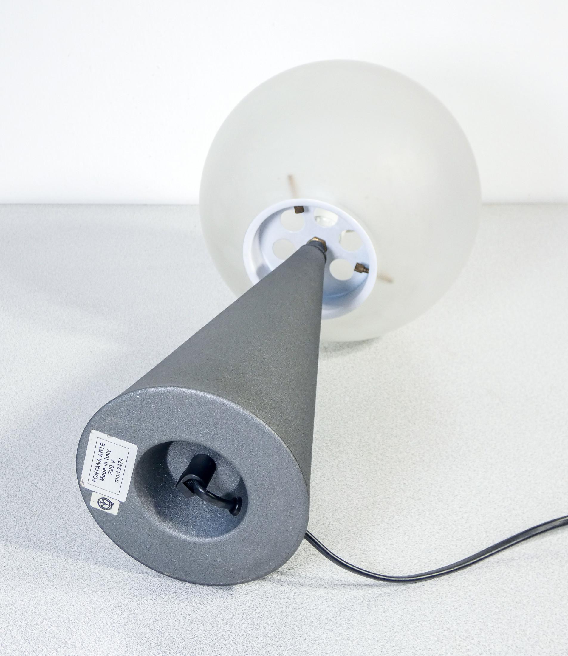 Aluminum Bilia table lamp (mod. 2474) design Giò PONTI for FONTANA ARTE. Anni 60 For Sale