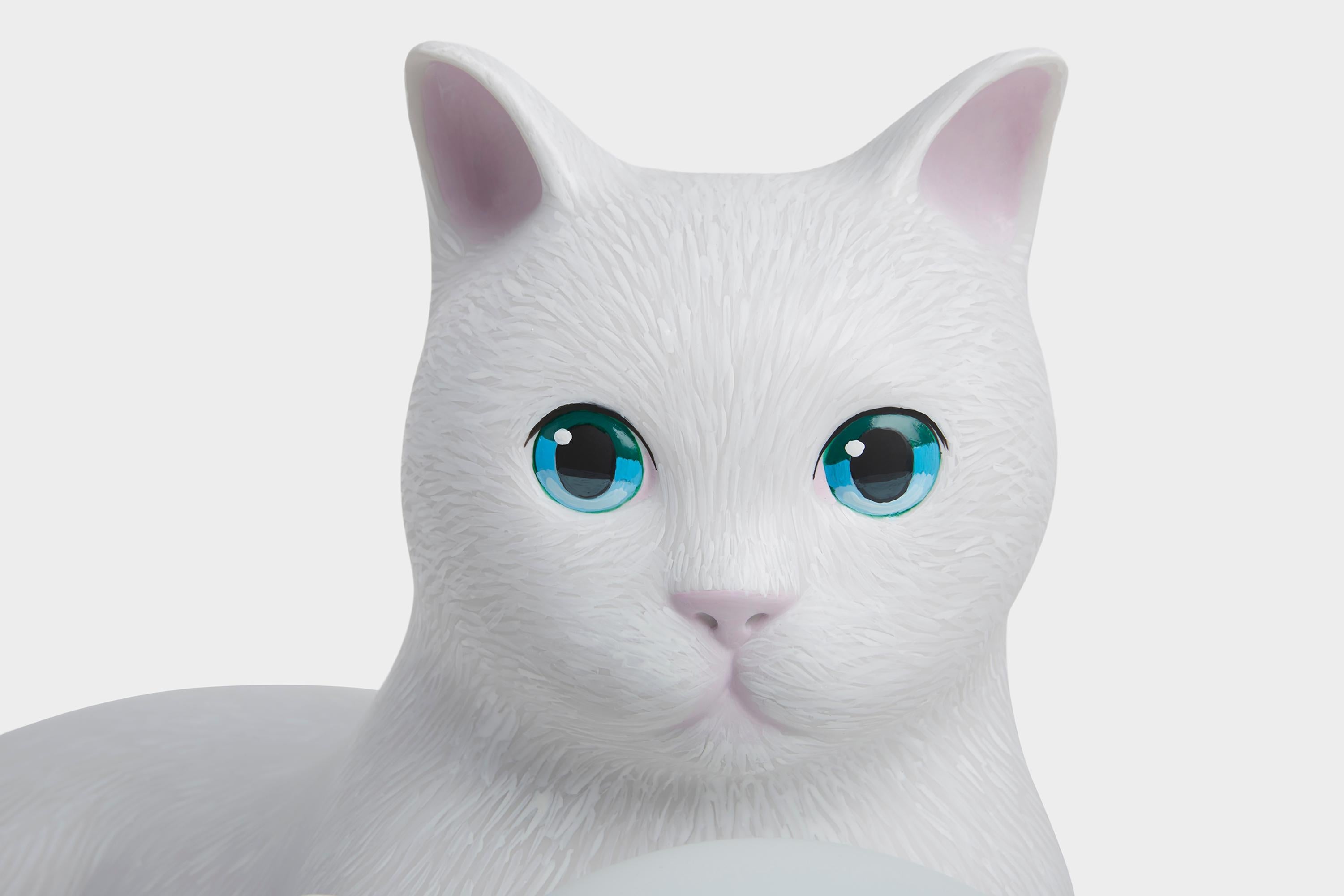 Lampada da tavolo Birba di Pet Therapy Design by Altea Biagetti con Atelier Biagetti.
Diese Tischlampe ist ein Unikat, das aus Harz und Marmor hergestellt und von Hand getaucht wurde. Die Luminosa ist in Violett gehalten, und die LED-Lampe hat eine