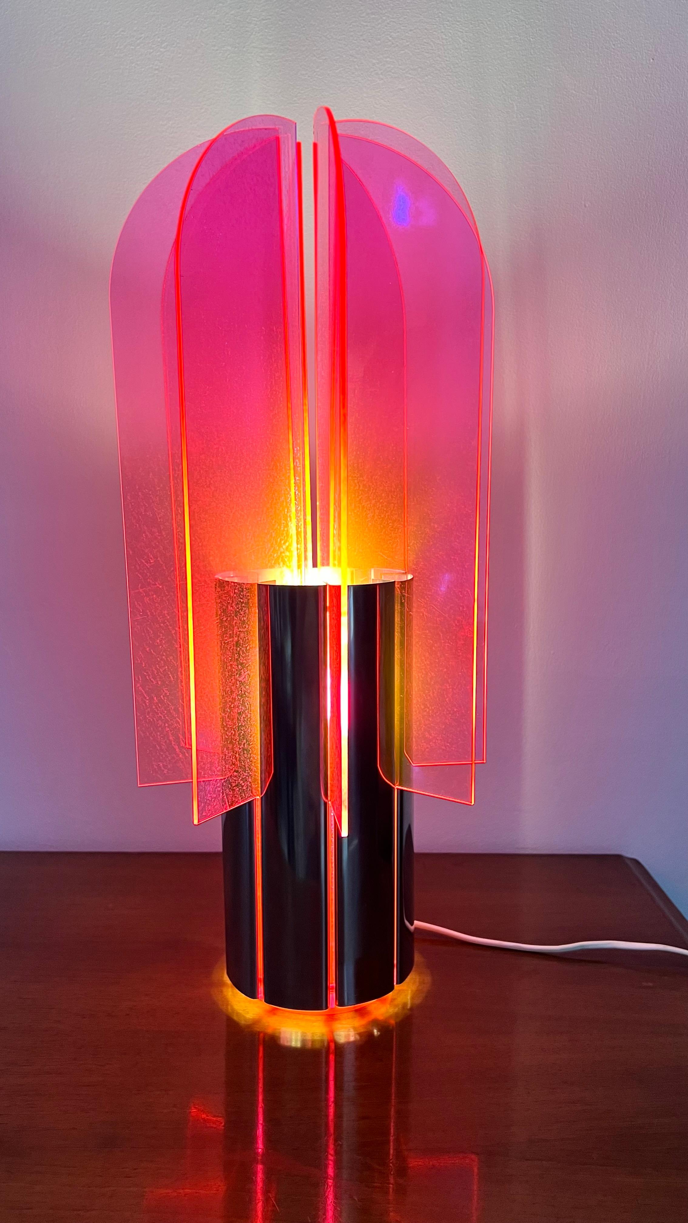 Plexiglas Lampe de  table de cactus  par Giovanni et Gianpiero Bassi pour Studio Luce en vente