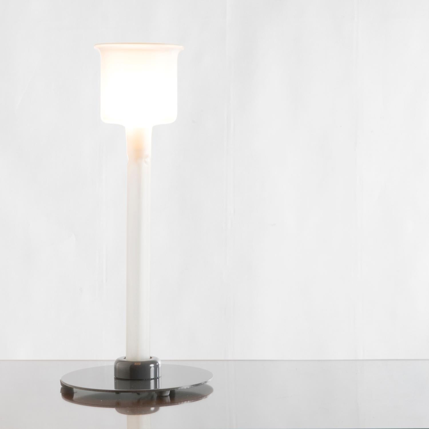 Lampada da tavolo in vetro pirex mod. 2074 