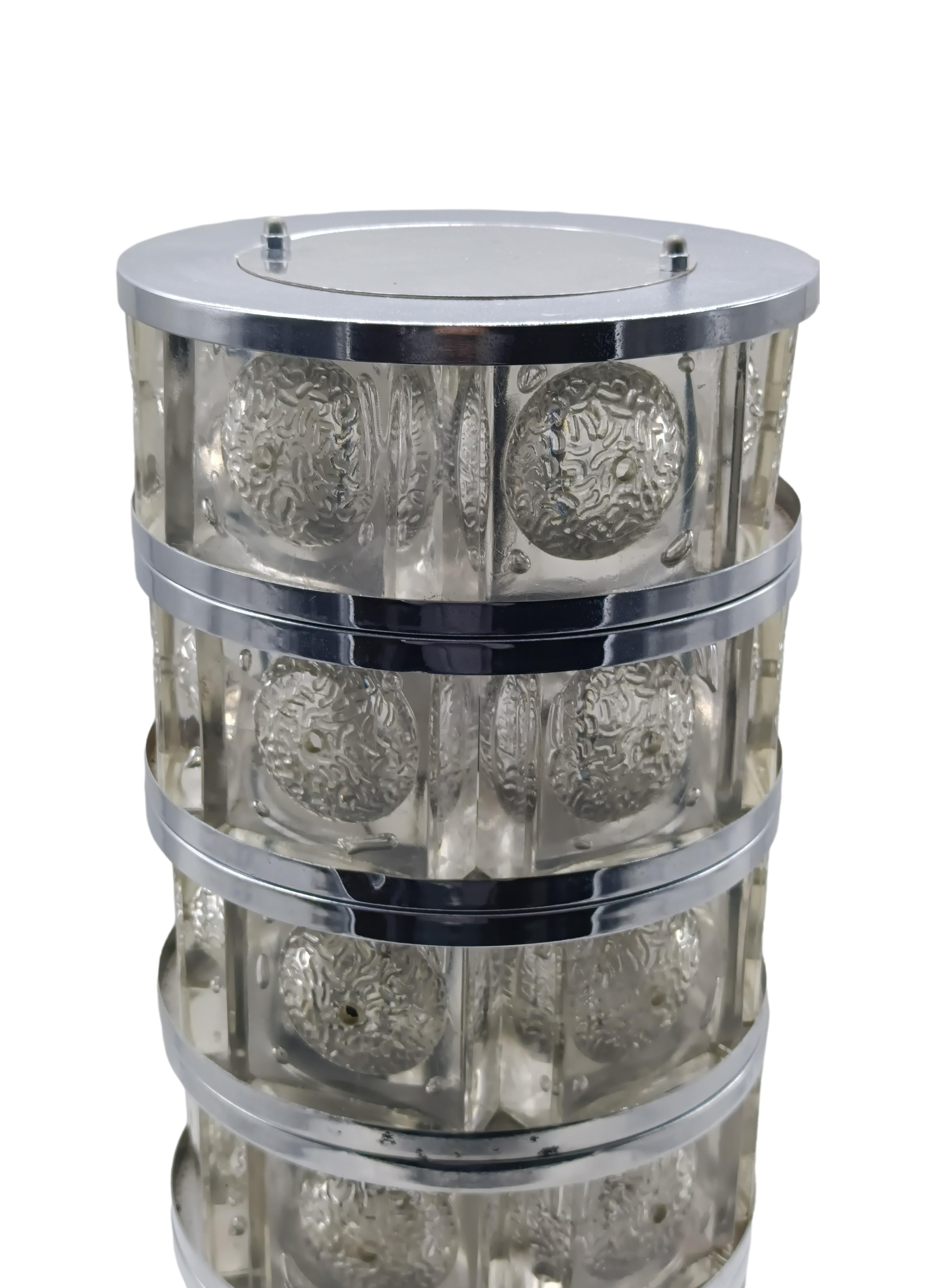 Ère spatiale Lampe de table cylindrique en plexiglas et chrome, Italie, 1970 en vente