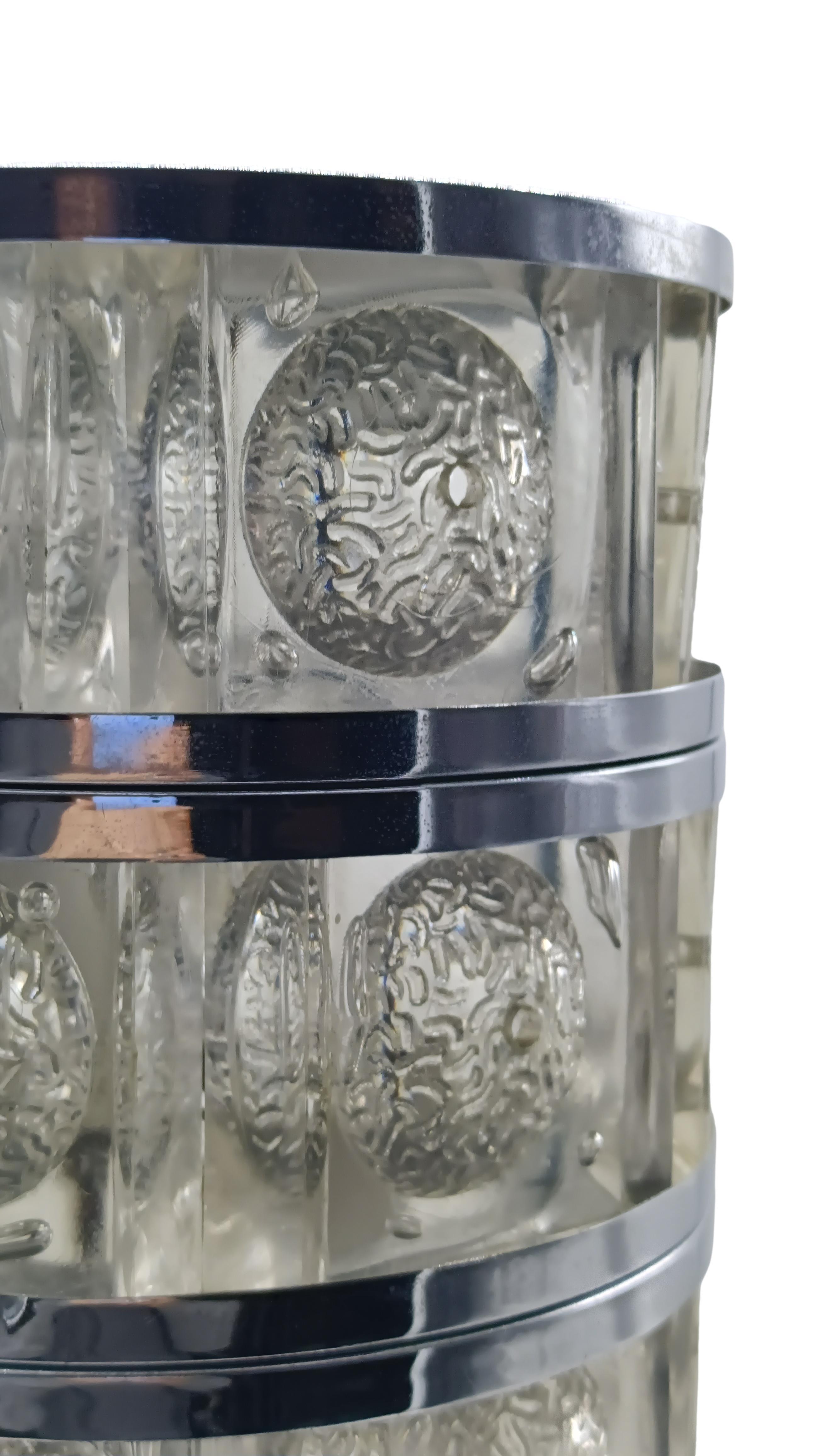 Italian Lampe de table cylindrique en plexiglas et chrome, Italie, 1970 en vente