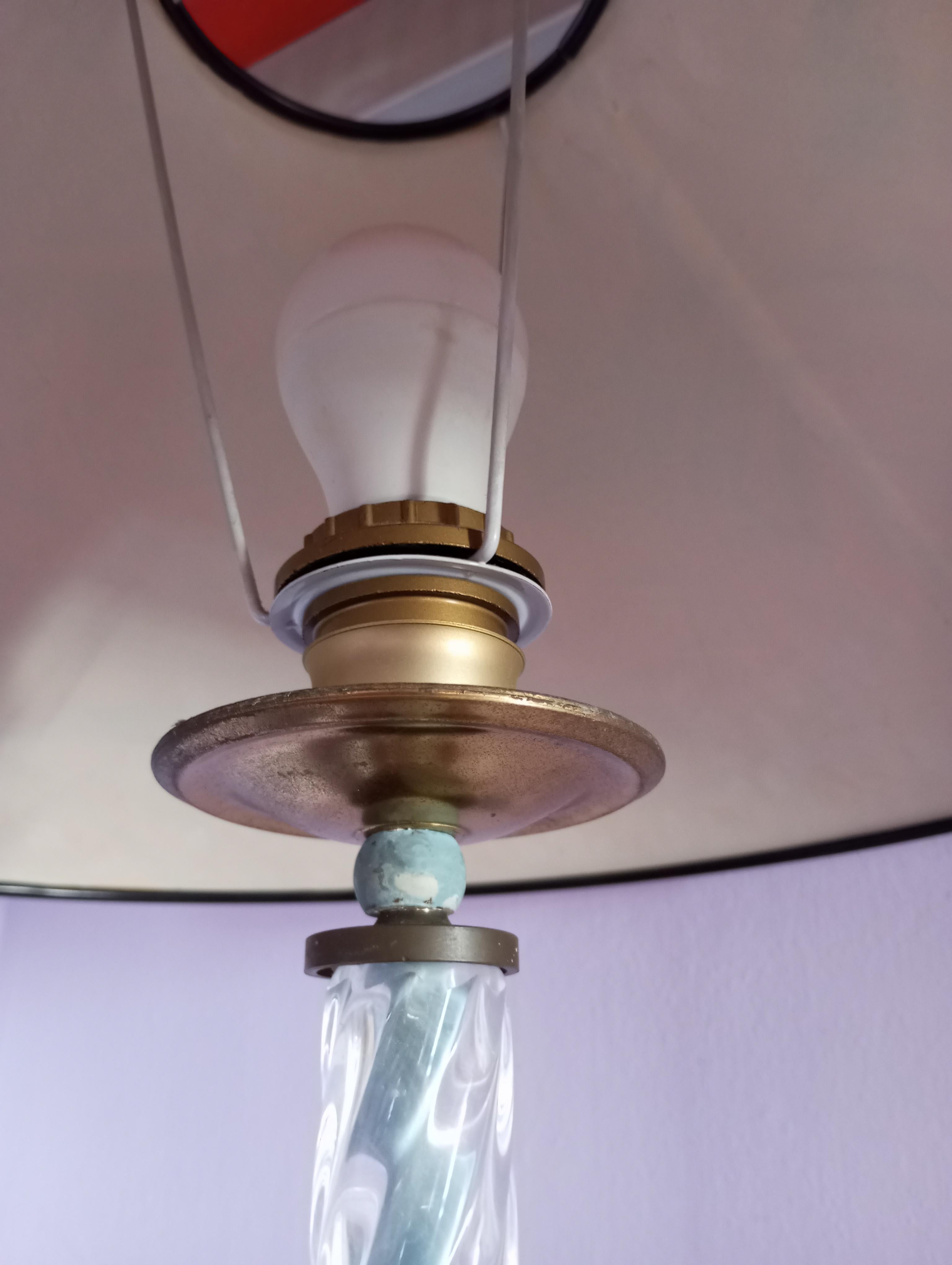 Lampada da tavolo con base in marmo e decoro con foglie in bronzo, Italia en venta 5