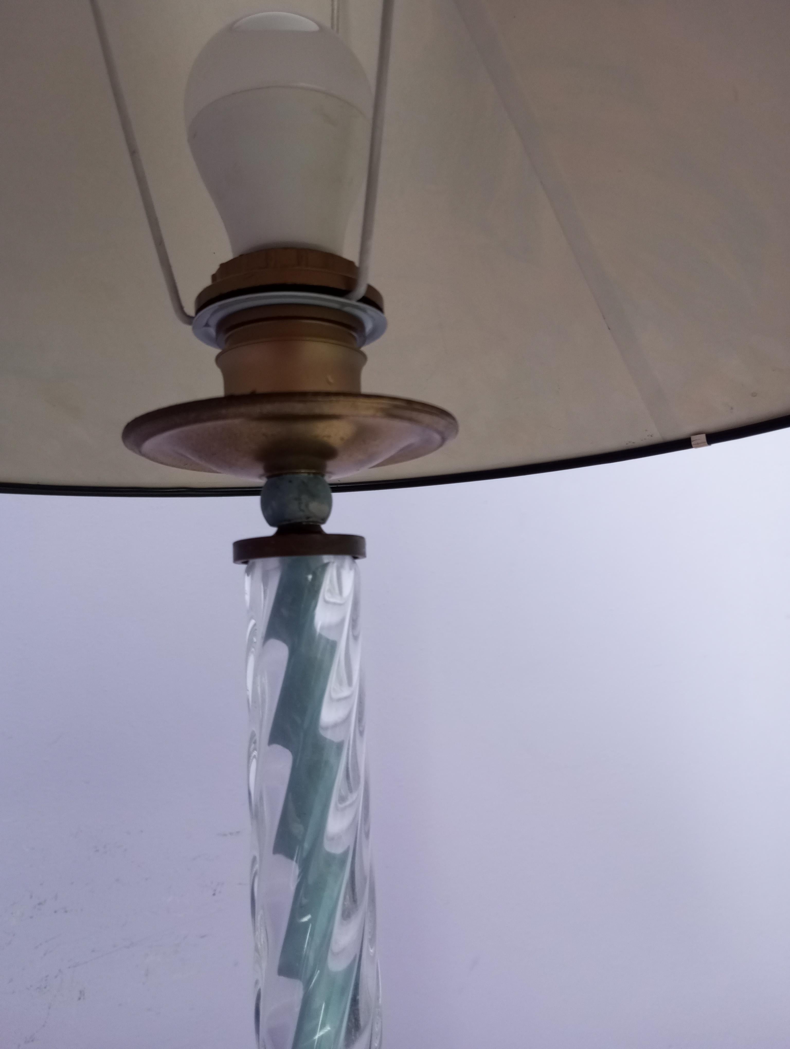 Lampada da tavolo con base in marmo e decoro con foglie in bronzo, Italia en venta 1