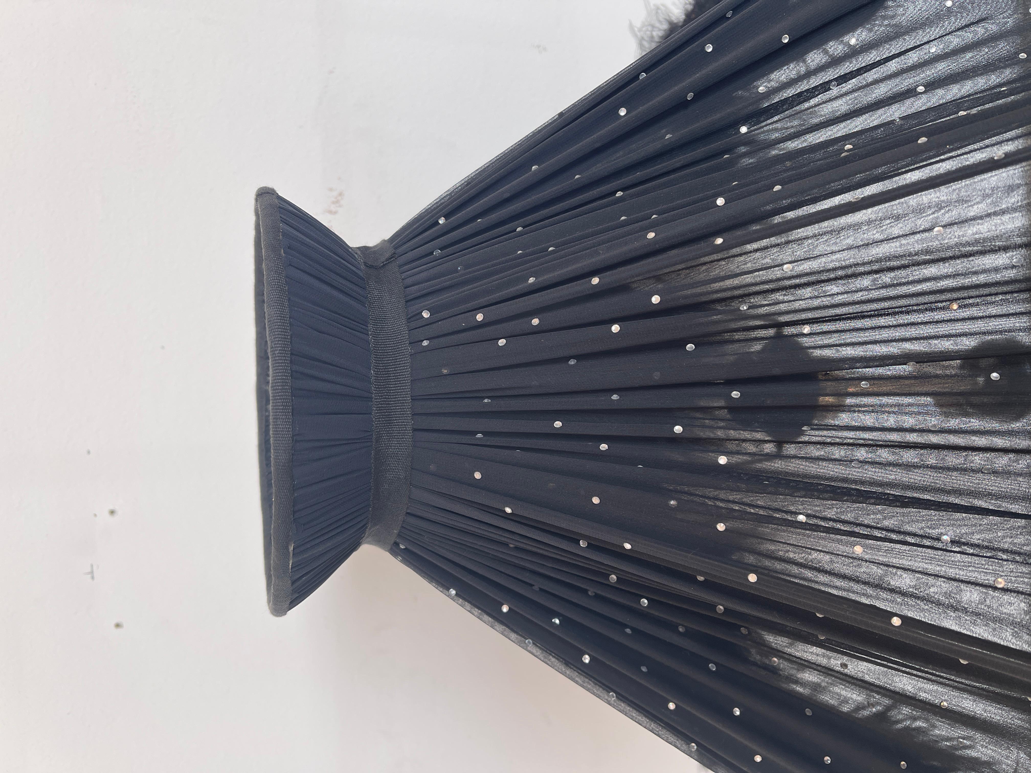 Lampe de table à plumes noires dans le style vintage italien en vente 4