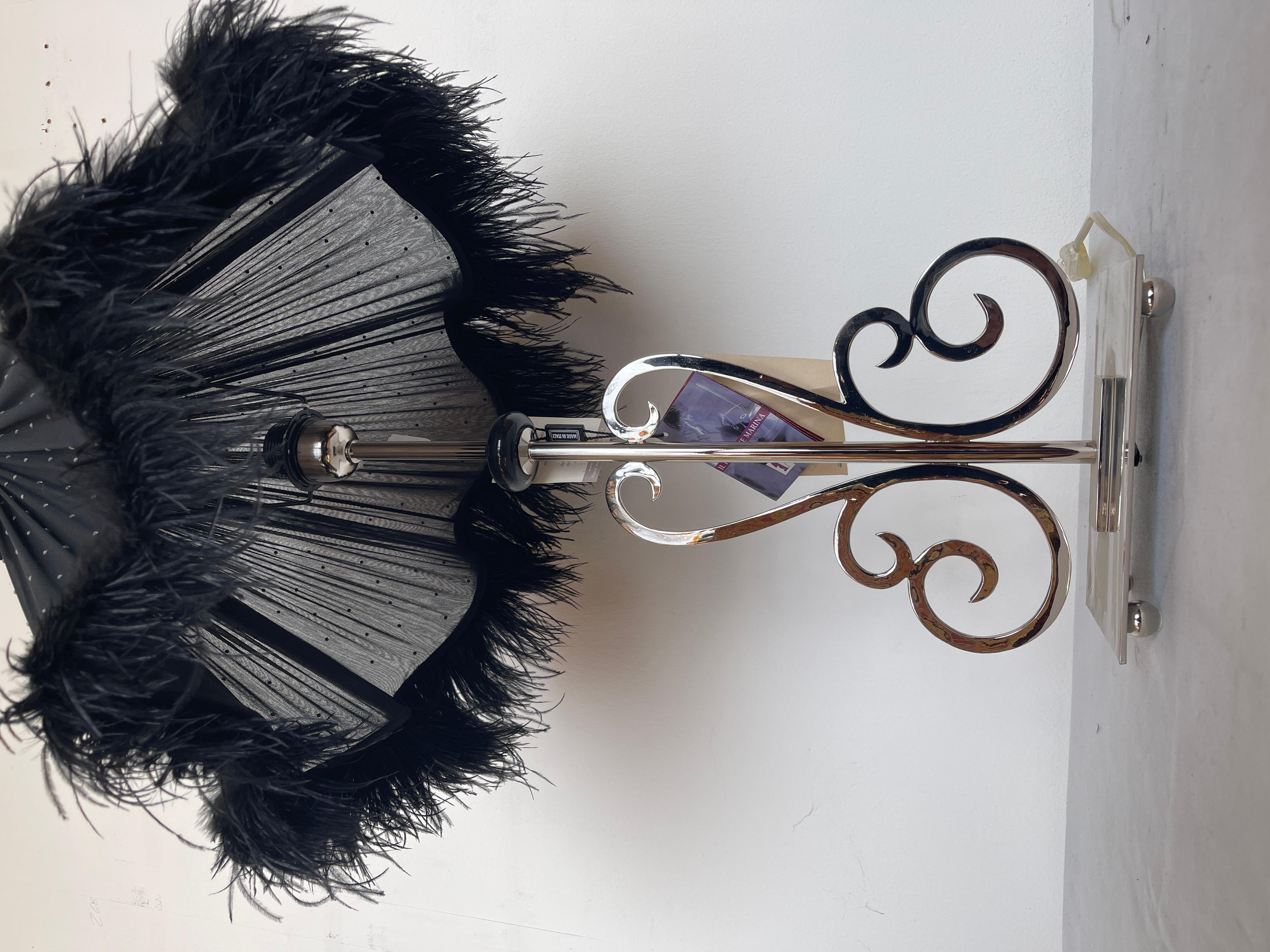 Lampe de table à plumes noires dans le style vintage italien en vente 2
