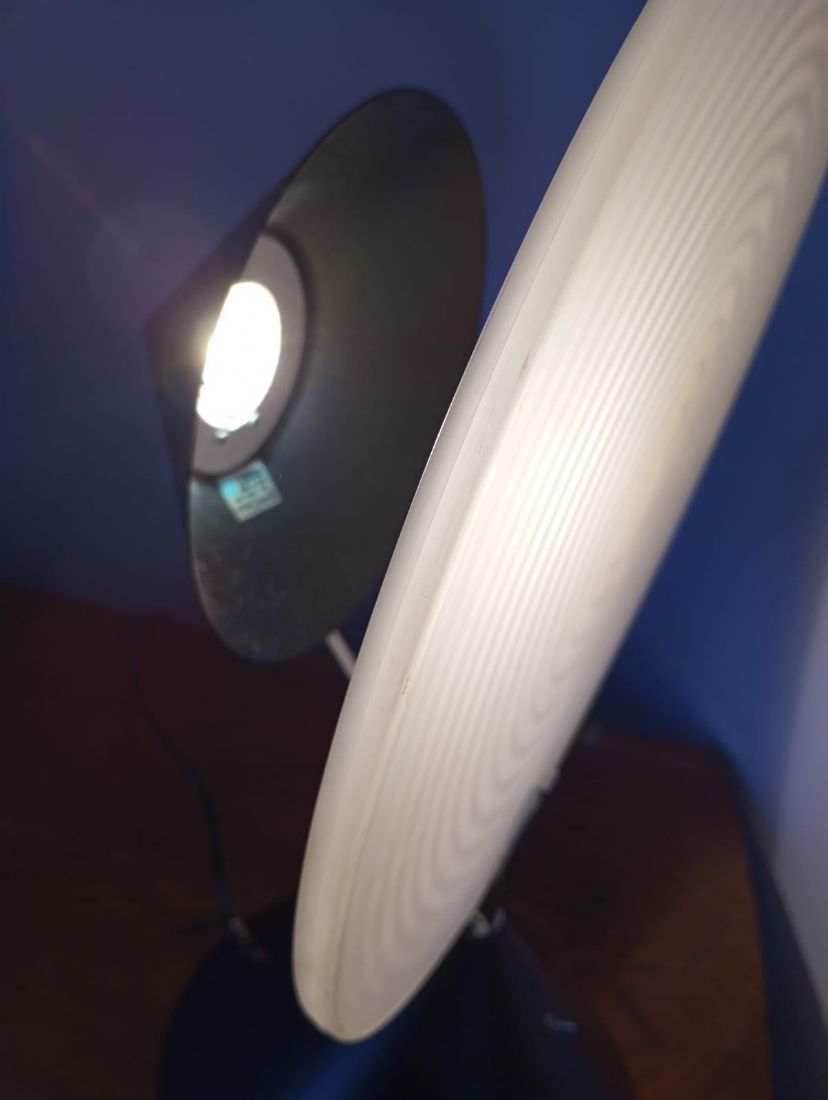 Lampe de table en verre blanc de Murano par Fabbian, Italie, années 80 en vente 3