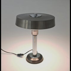 Lámpara de mesa cromada Producción Moderna de mediados de siglo Italia 1960/70